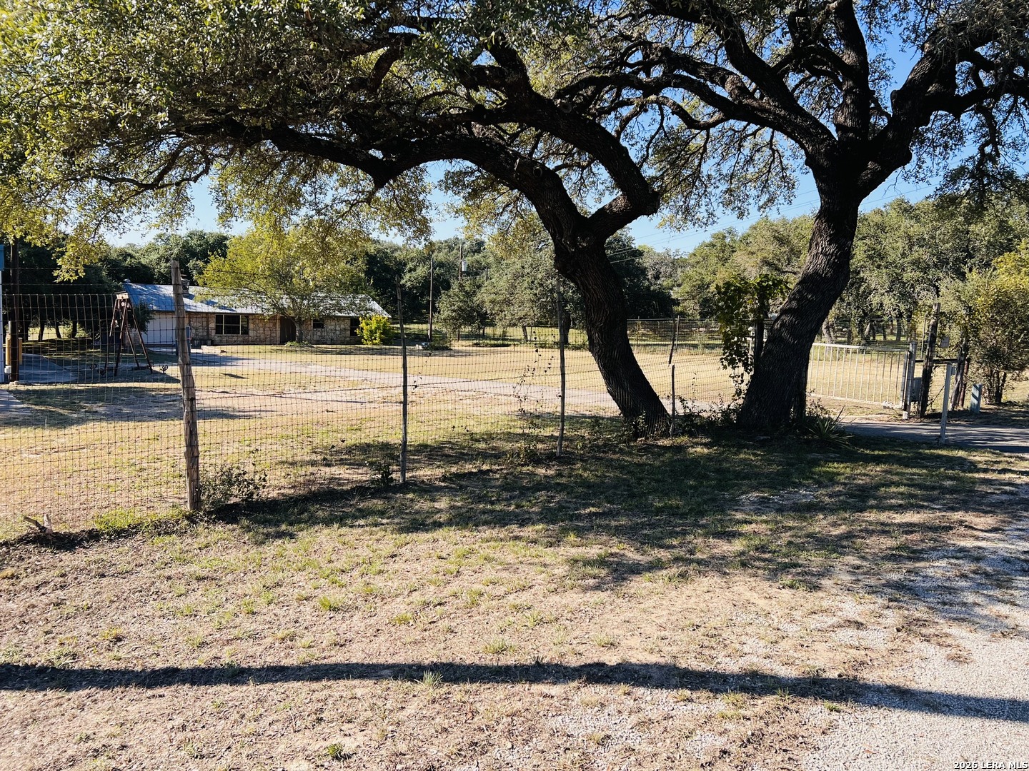 101 Diamond J Rd S, Pipe Creek, TX 78063