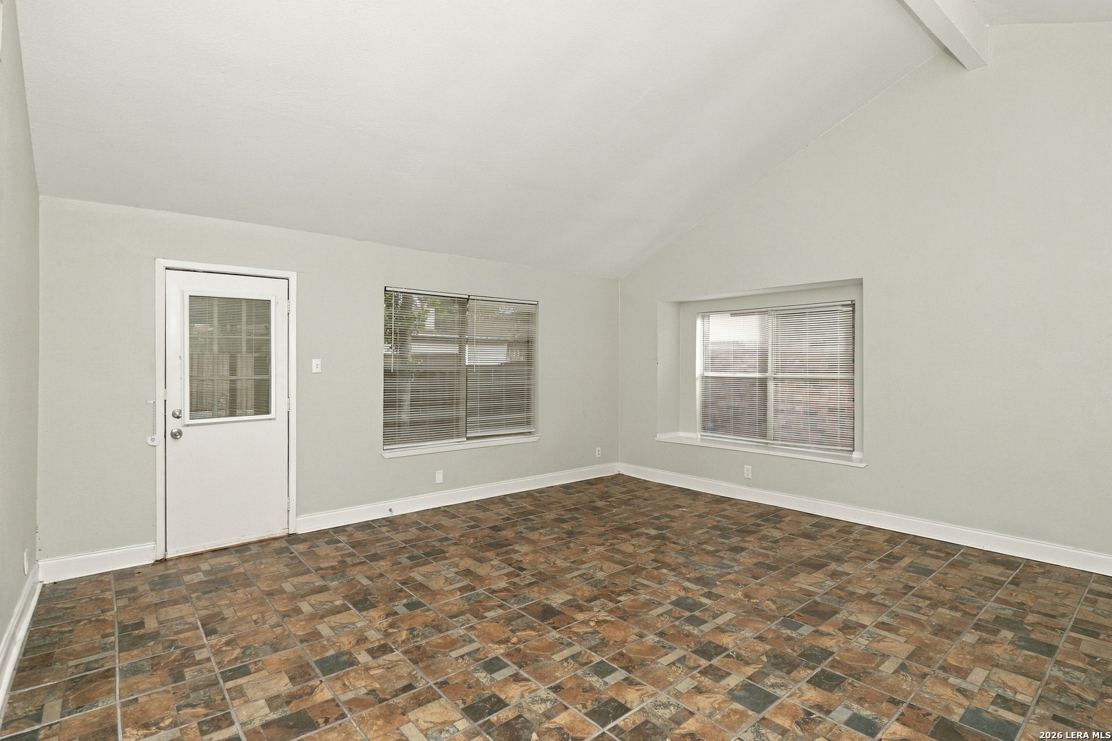 656 FERN MEADOW DR, Universal City, TX 78148