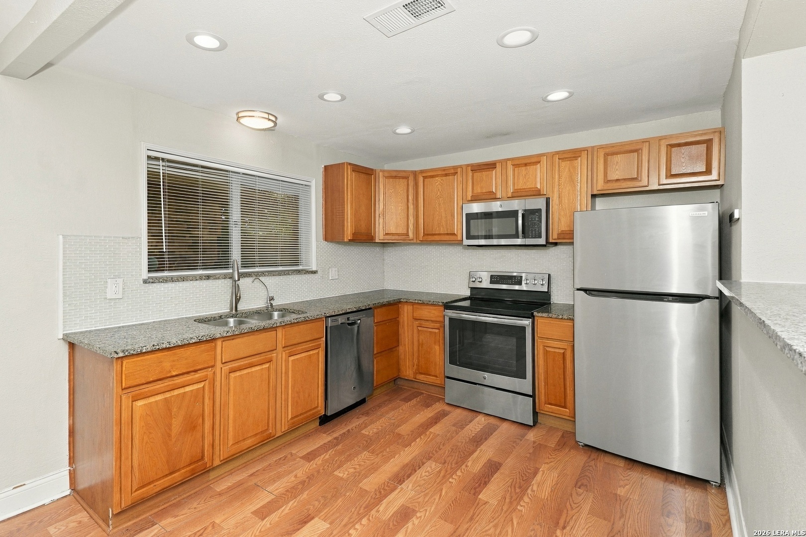 656 FERN MEADOW DR, Universal City, TX 78148