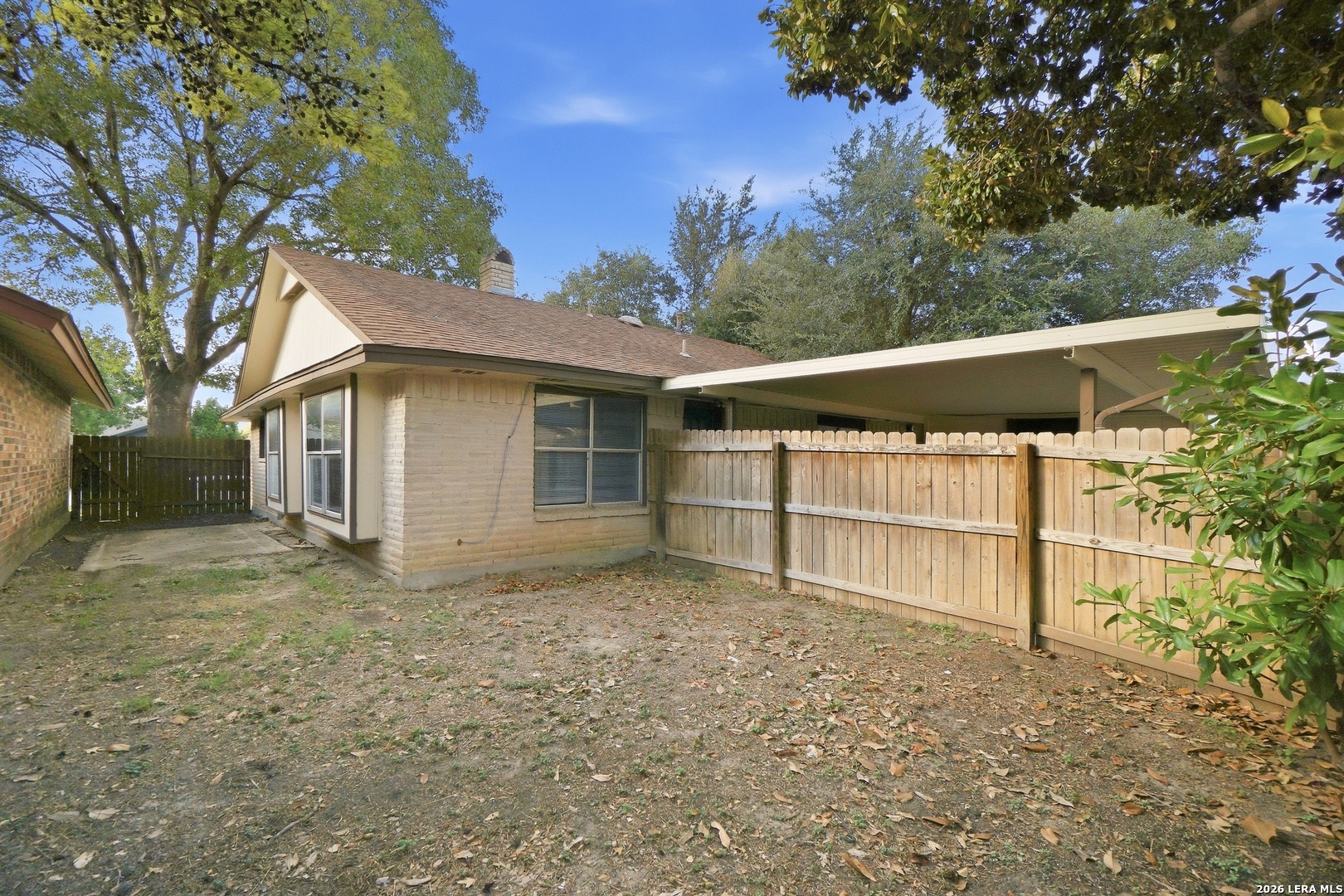 656 FERN MEADOW DR, Universal City, TX 78148