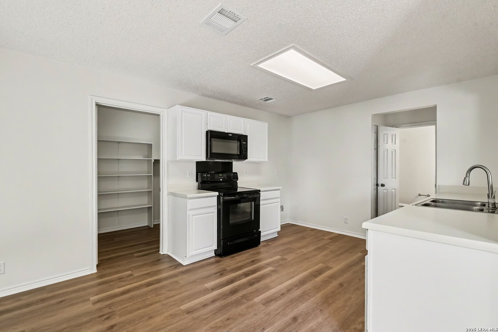 9135 Gambier Dr, San Antonio, TX 78250