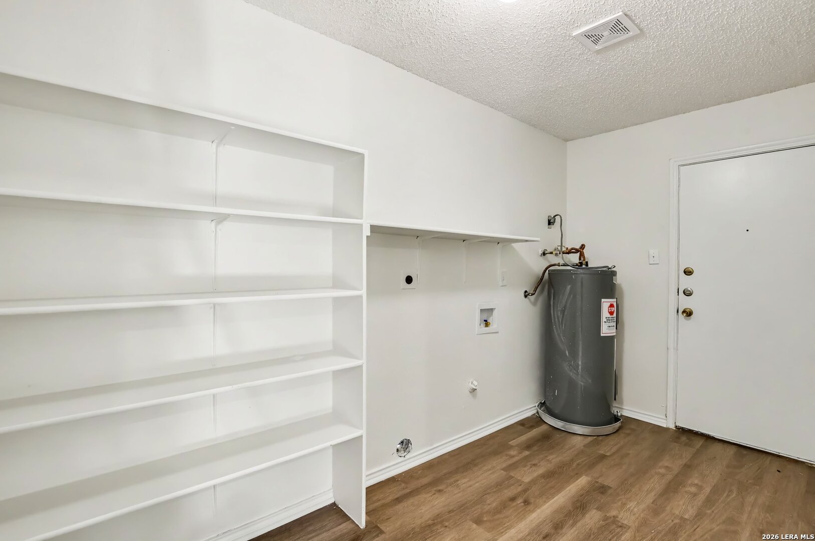 9135 Gambier Dr, San Antonio, TX 78250