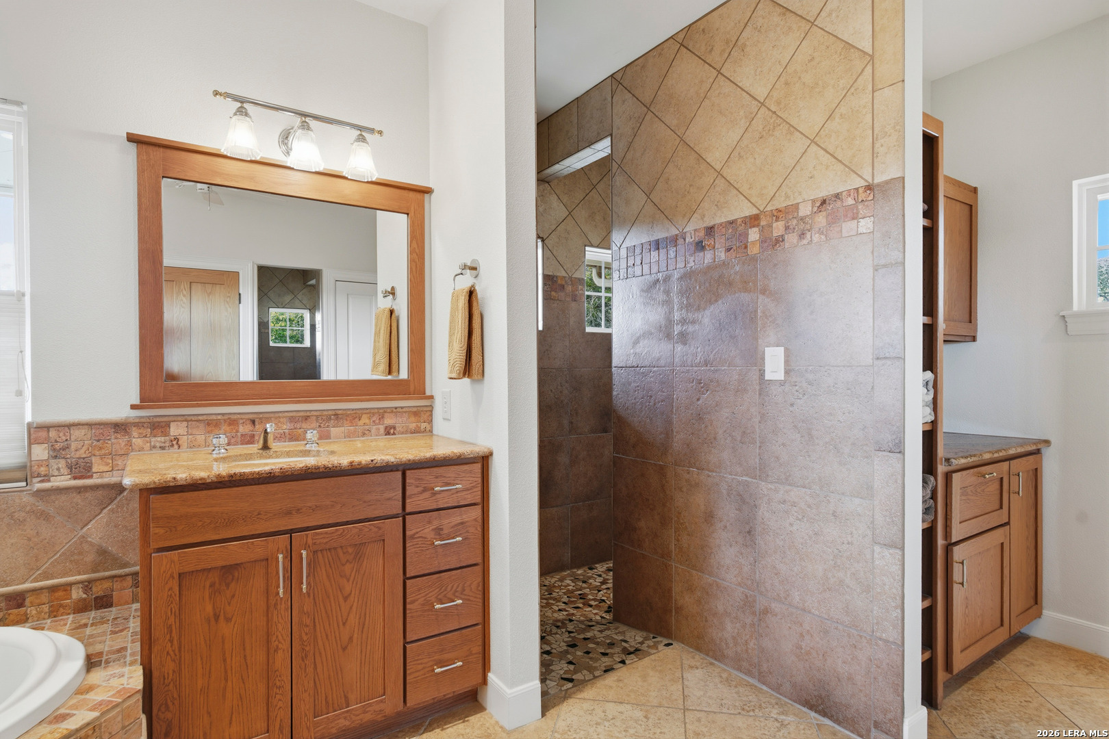 420 Settlers Way N, Comfort, TX 78013