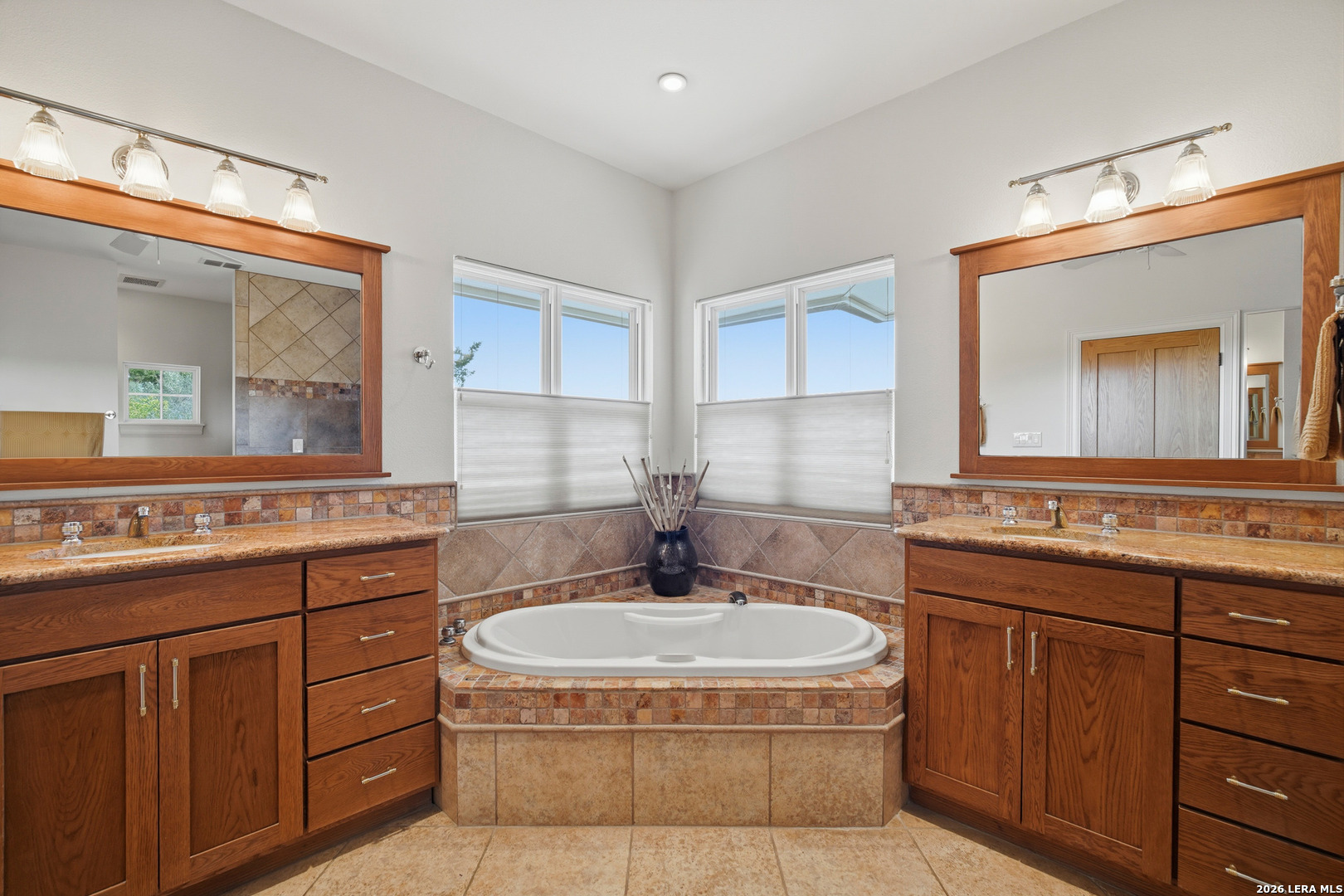 420 Settlers Way N, Comfort, TX 78013