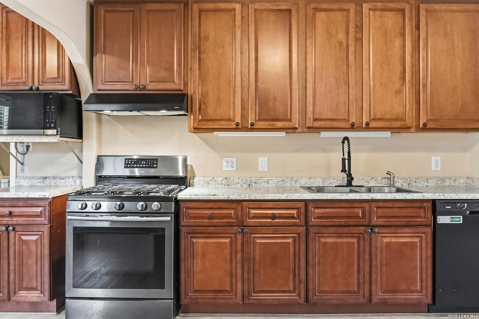 160 S KRUEGER AVE, New Braunfels, TX 78130