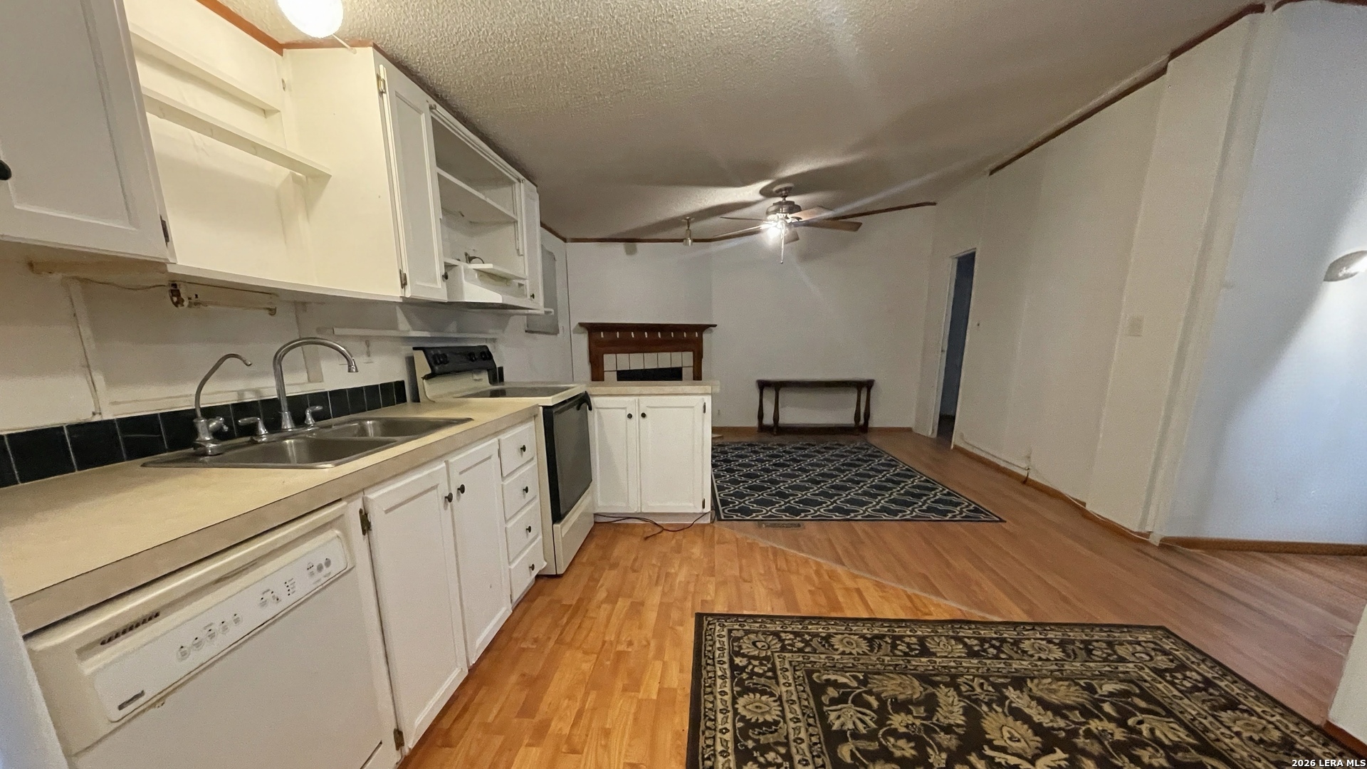 6000 SUNDANCE CIR, Mathis, TX 78368