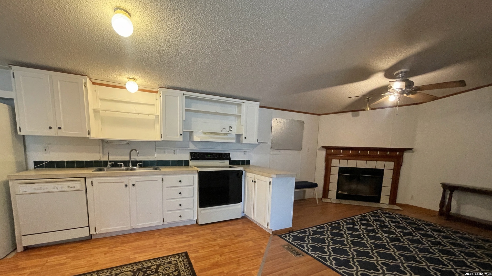6000 SUNDANCE CIR, Mathis, TX 78368