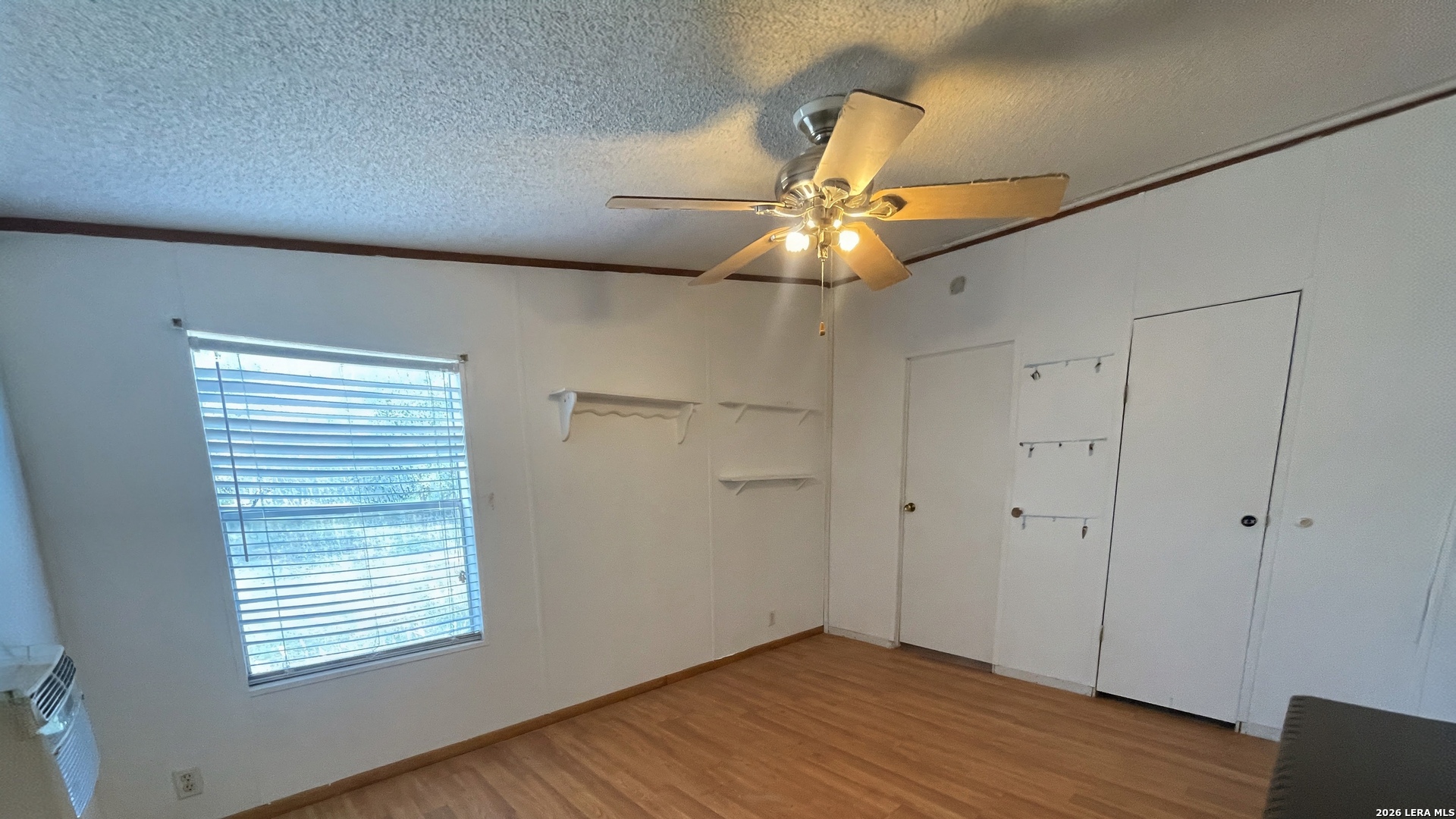 6000 SUNDANCE CIR, Mathis, TX 78368