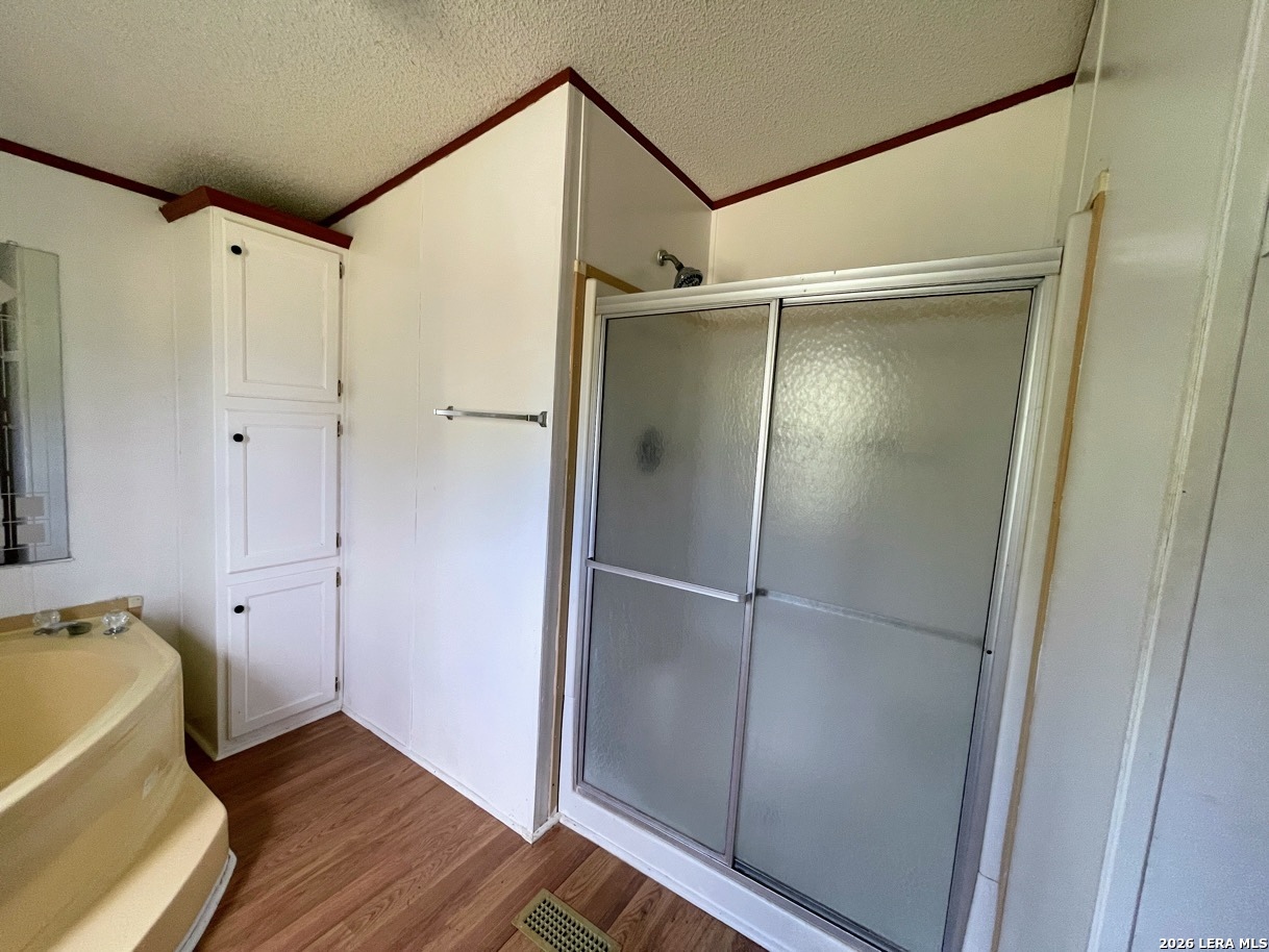 6000 SUNDANCE CIR, Mathis, TX 78368