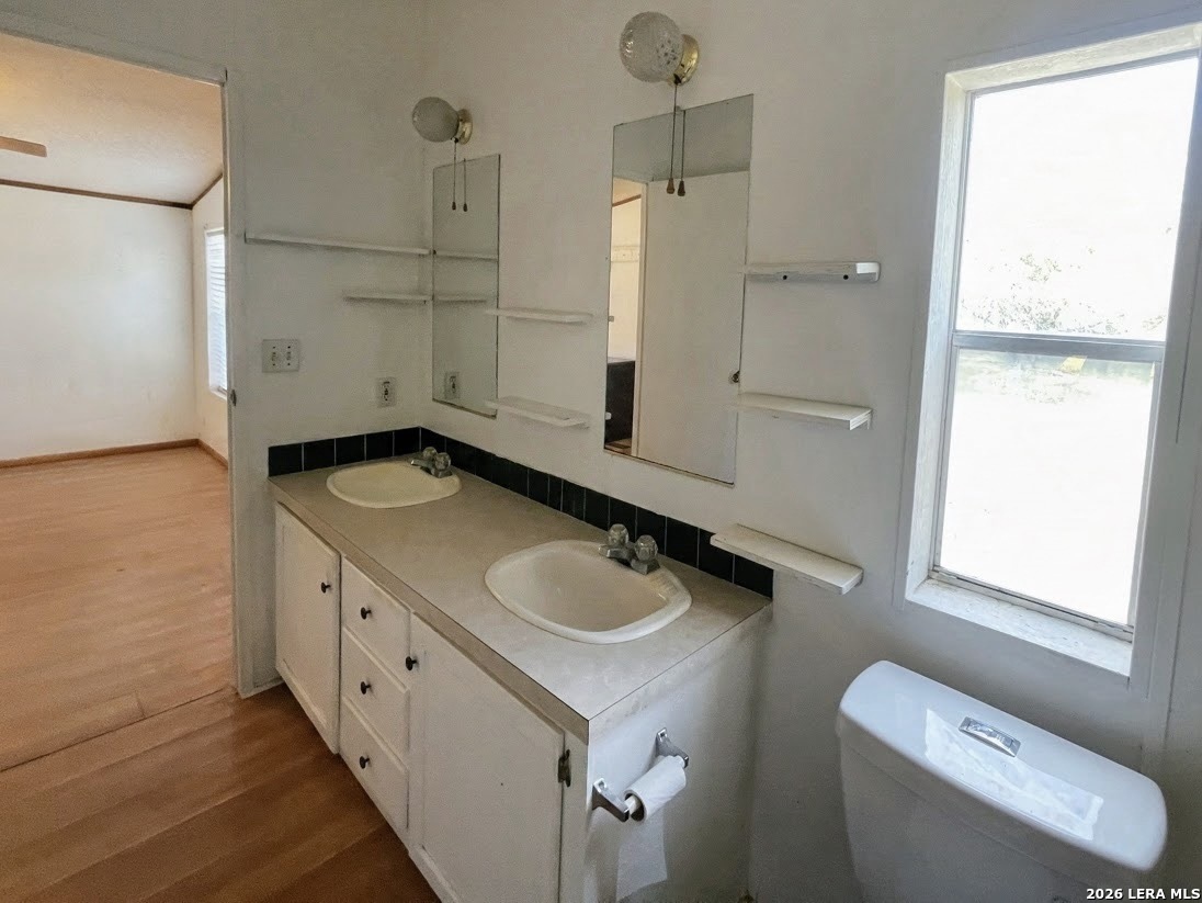 6000 SUNDANCE CIR, Mathis, TX 78368