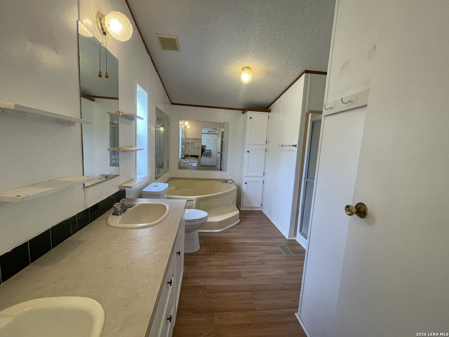 6000 SUNDANCE CIR, Mathis, TX 78368