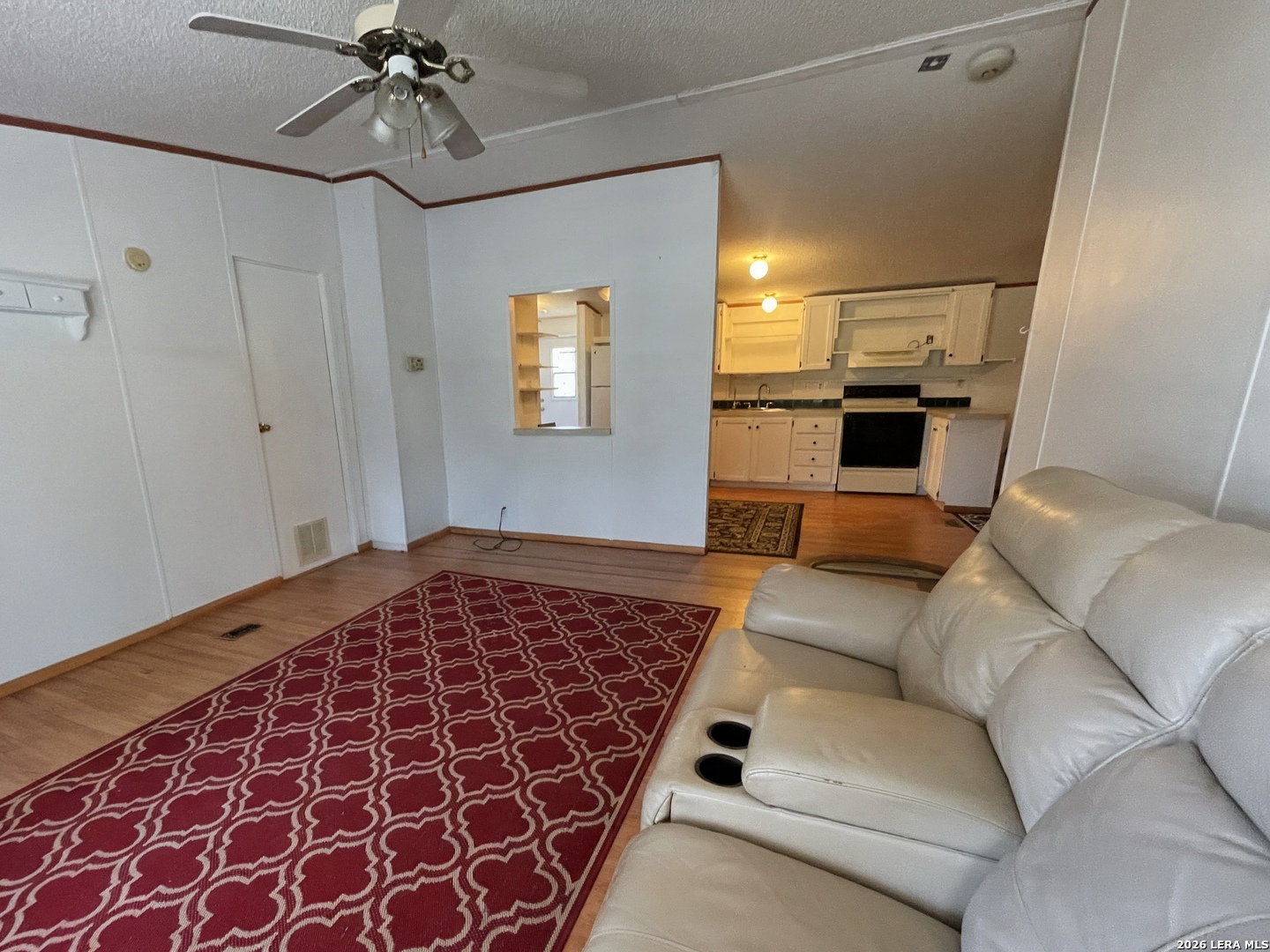 6000 SUNDANCE CIR, Mathis, TX 78368