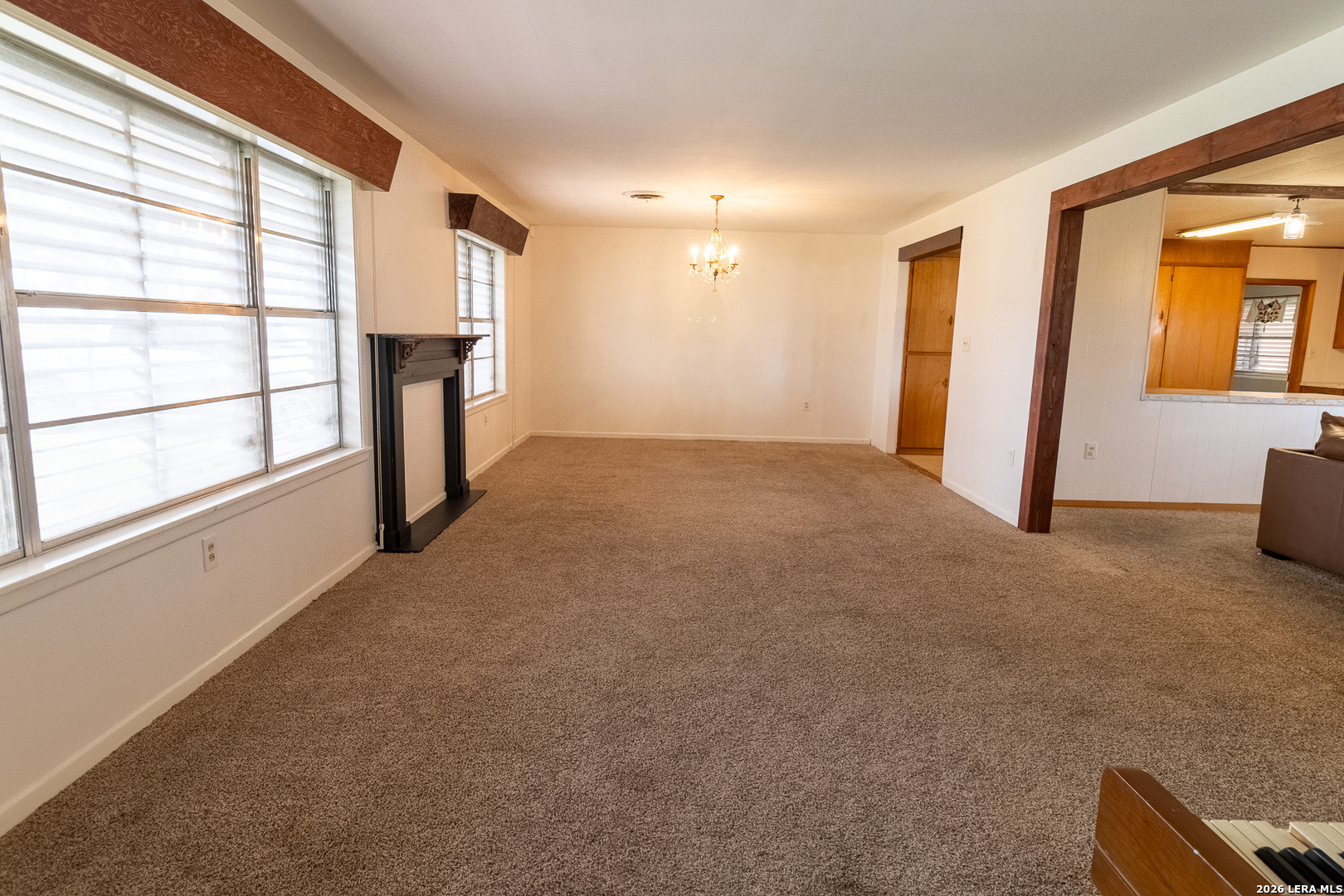 359 1st St, TX 78391