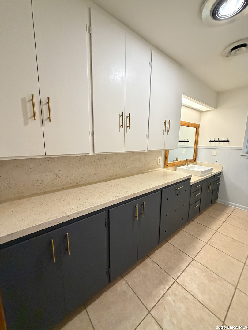 359 1st St, TX 78391