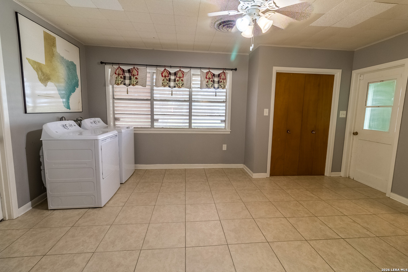 359 1st St, TX 78391