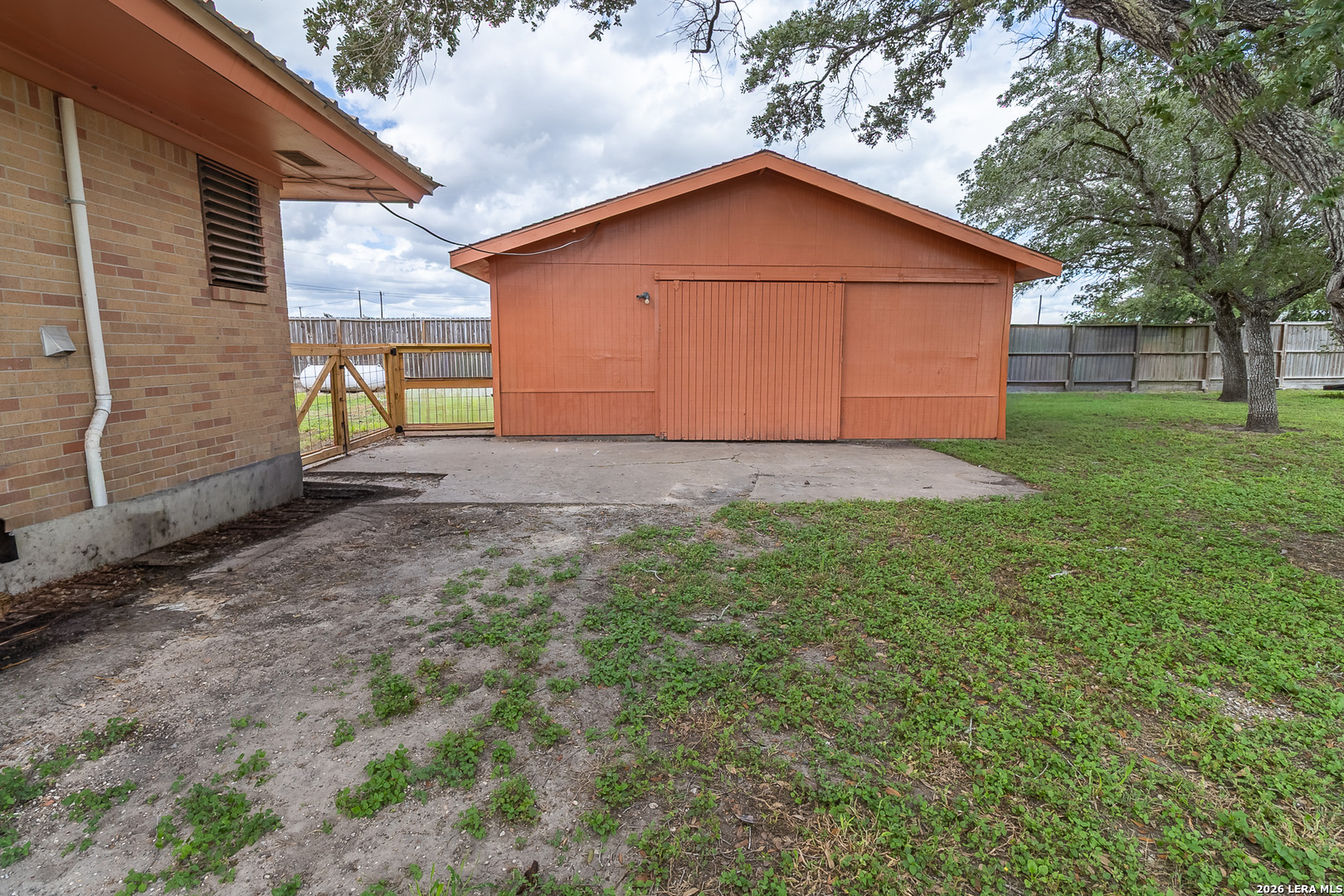 359 1st St, TX 78391