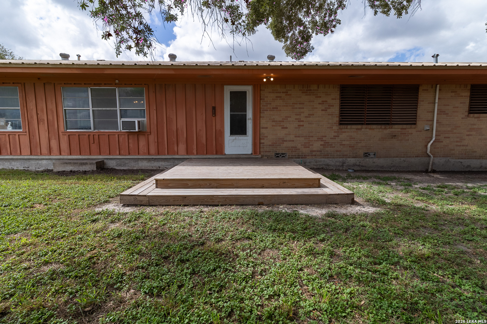 359 1st St, TX 78391
