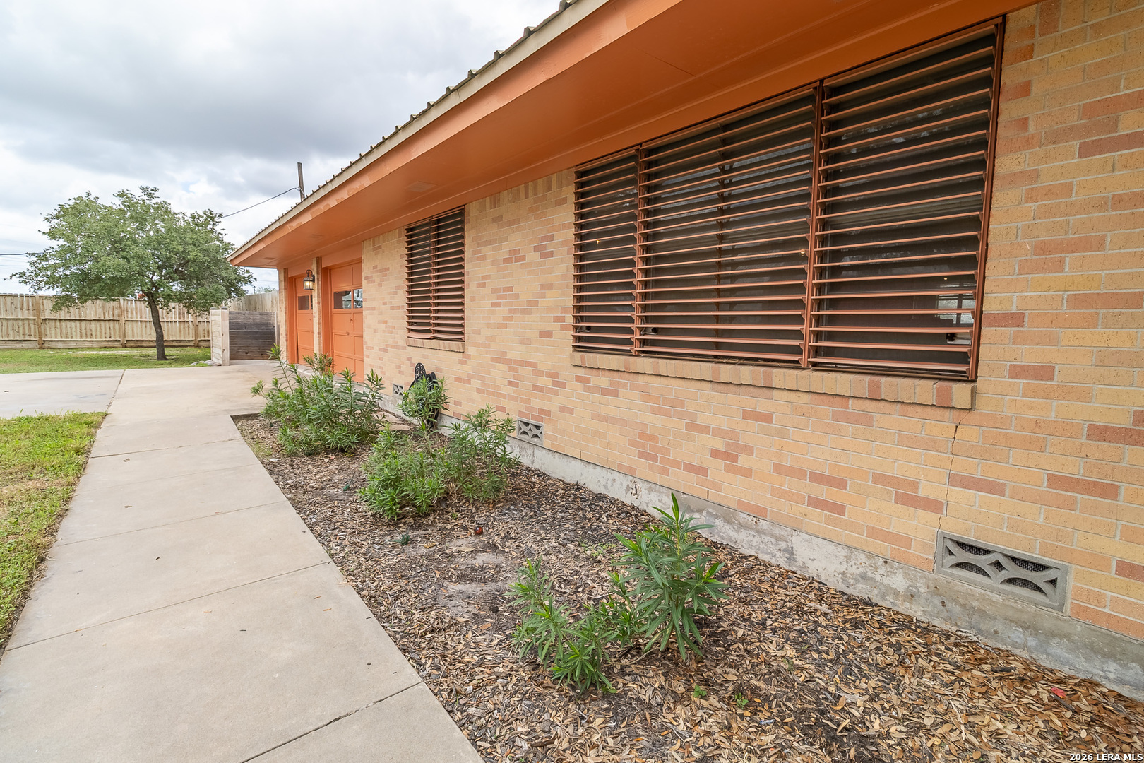 359 1st St, TX 78391