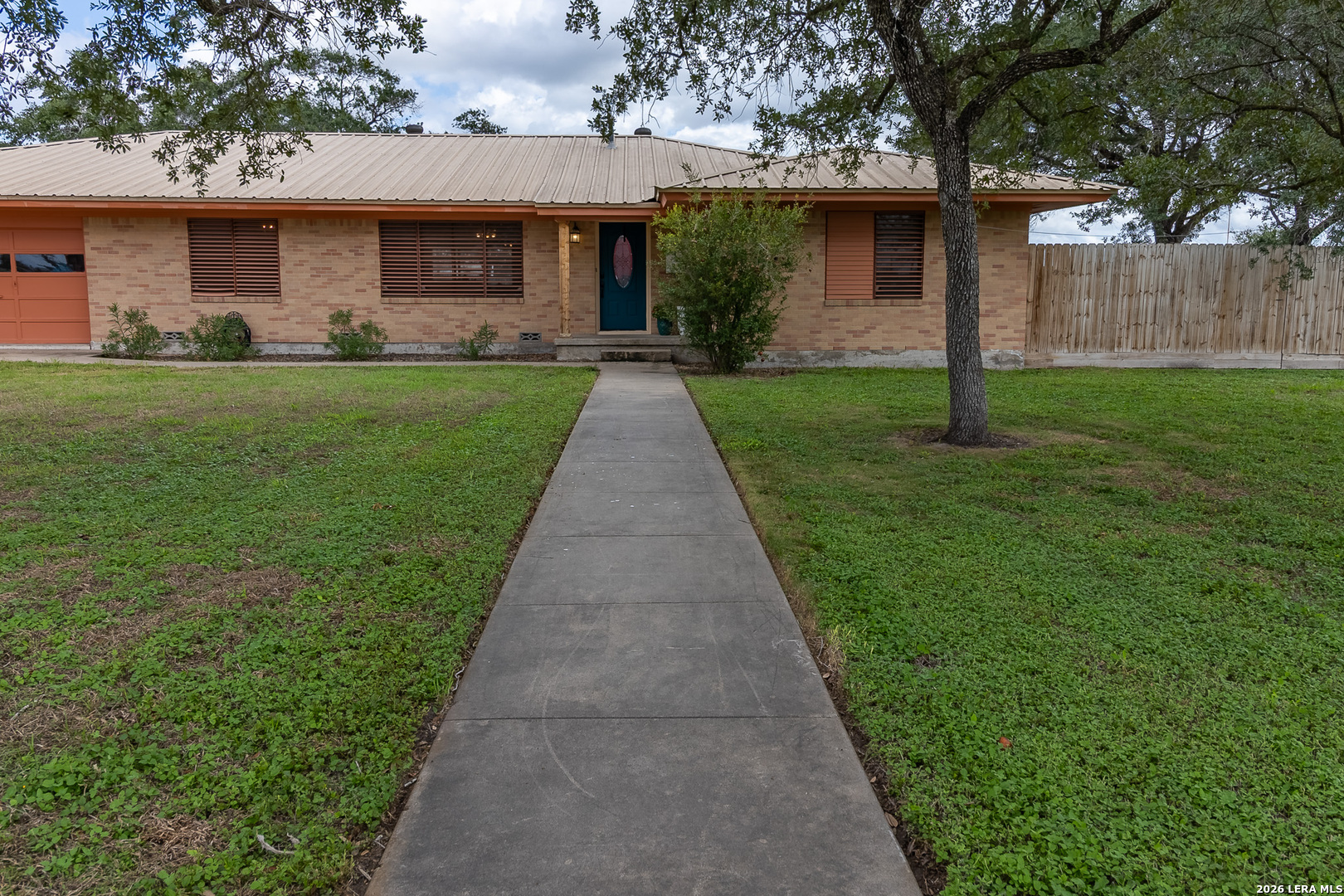 359 1st St, TX 78391