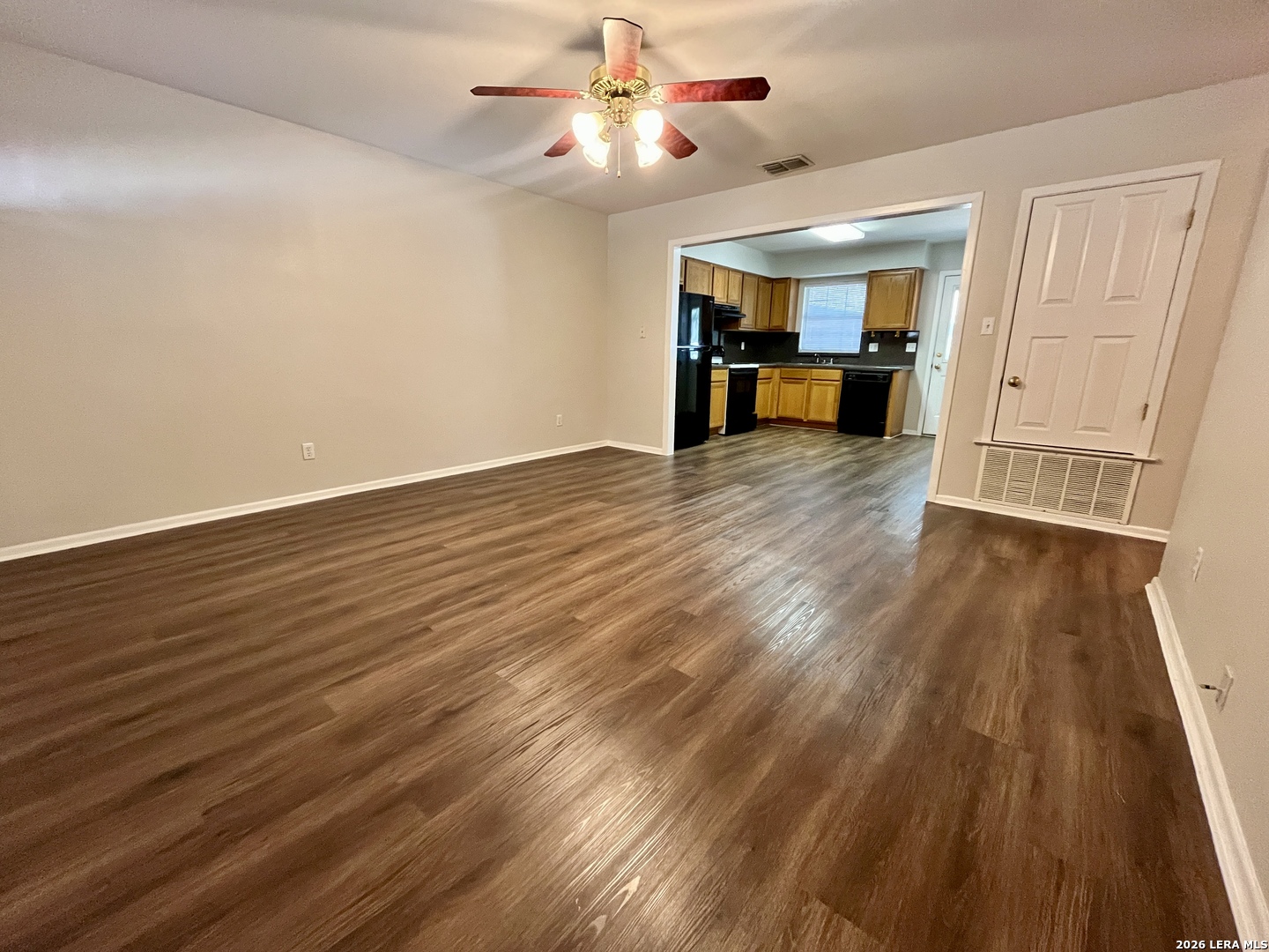 130 S MANSFIELD ST, #B, Pleasanton, TX 78064