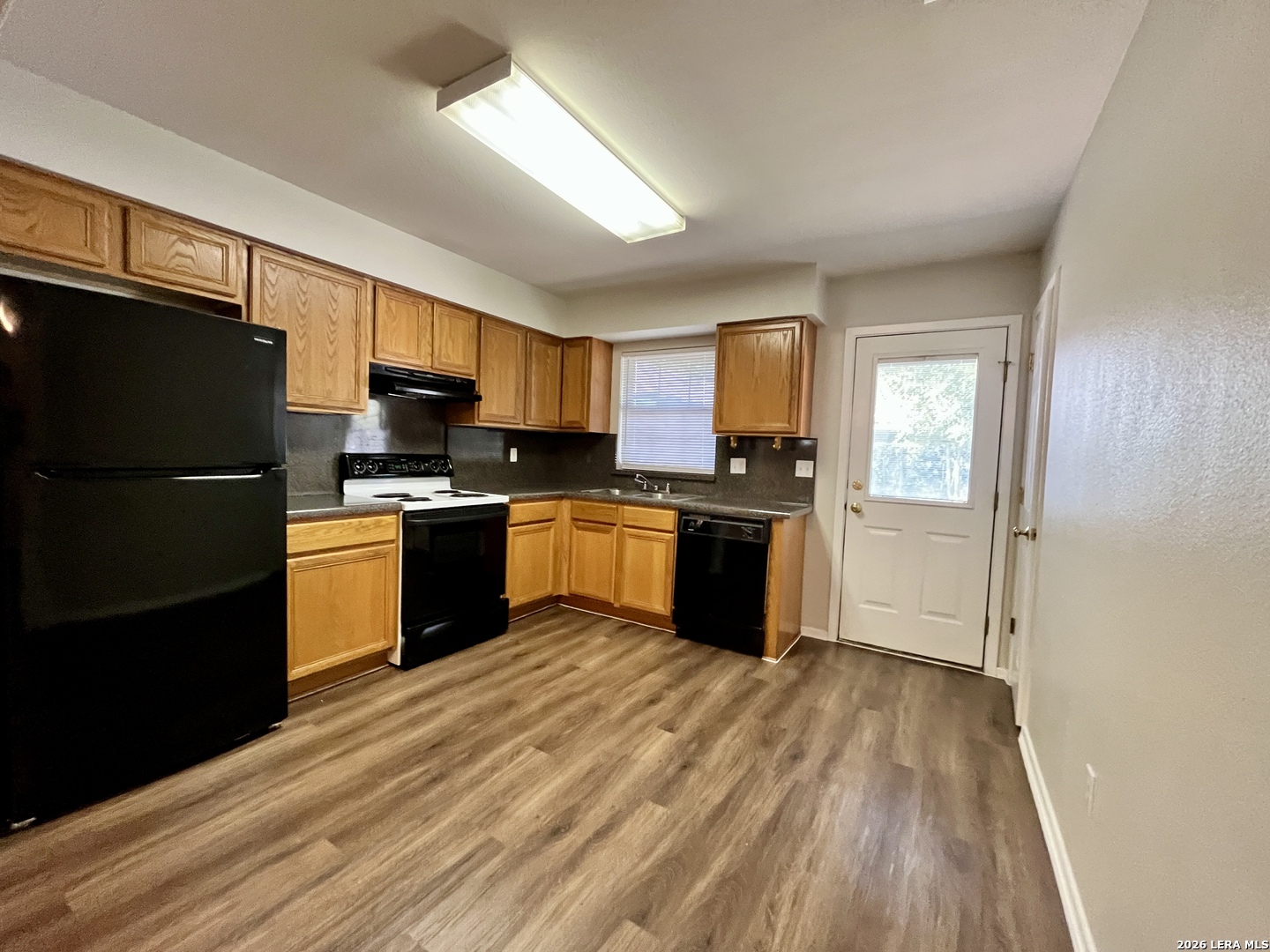 130 S MANSFIELD ST, #B, Pleasanton, TX 78064