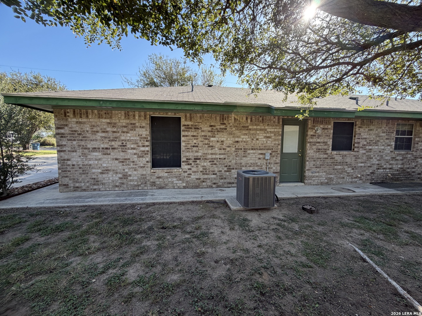 130 S MANSFIELD ST, #B, Pleasanton, TX 78064