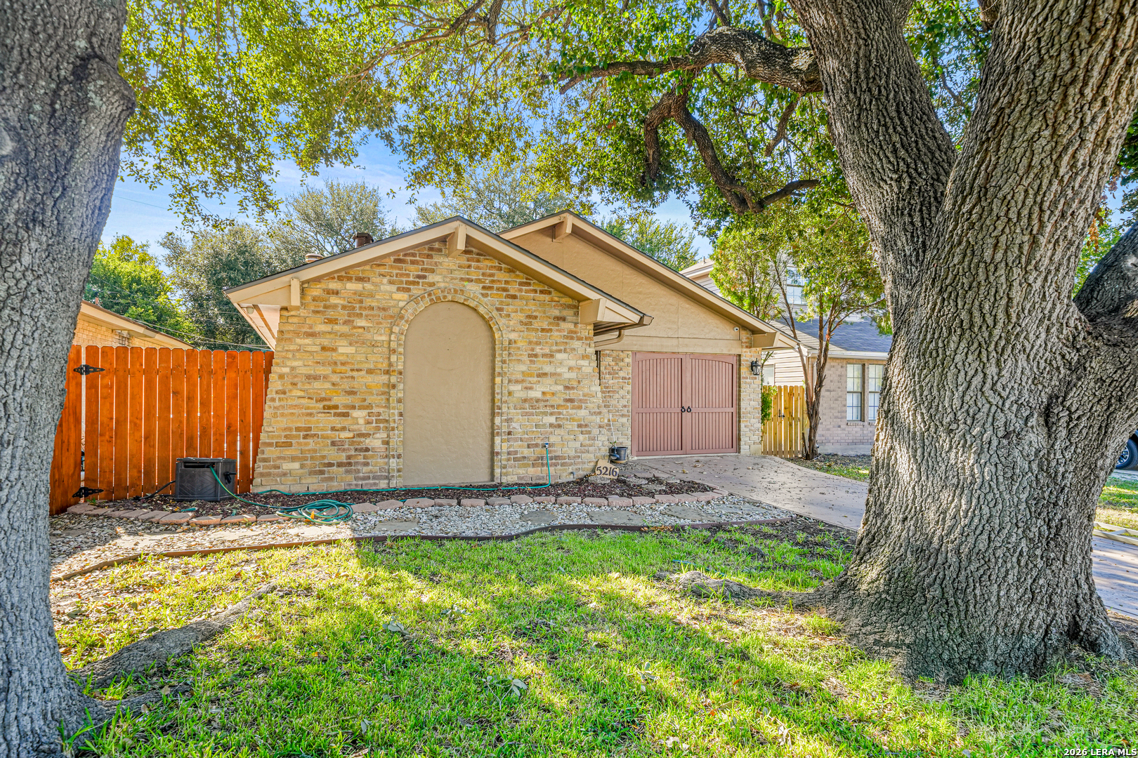 5216 VINECREST CIR, Kirby, TX 78219