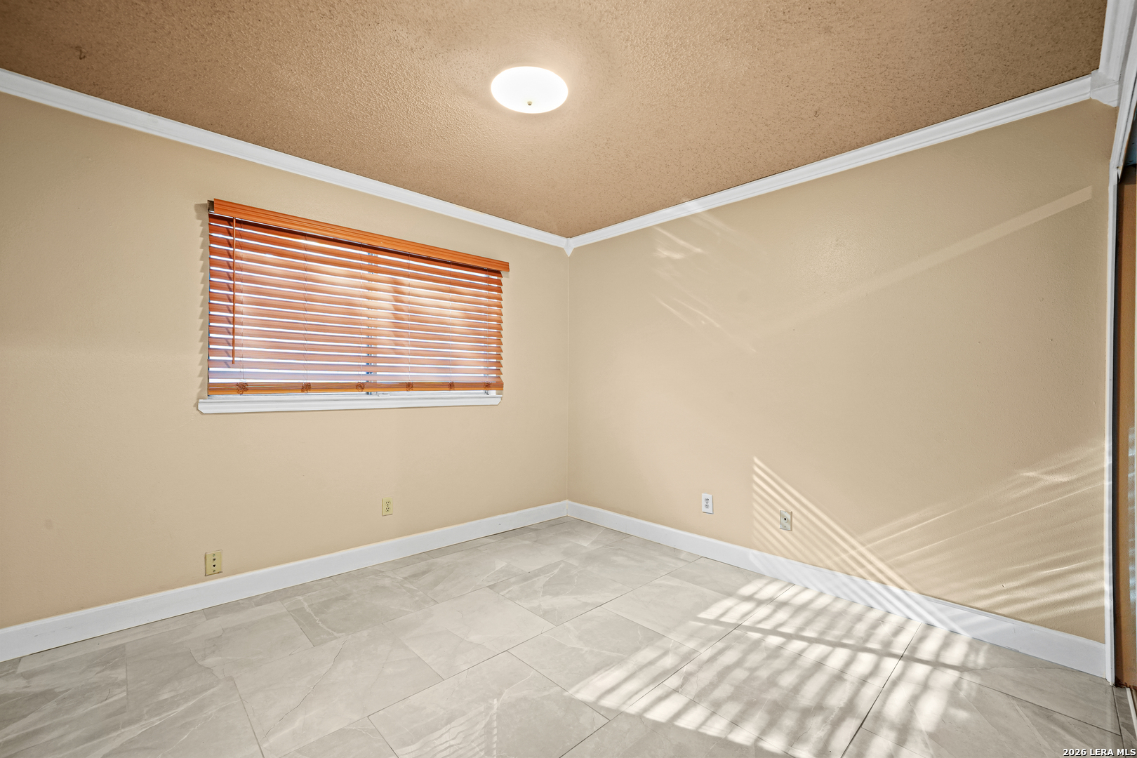 5216 VINECREST CIR, Kirby, TX 78219