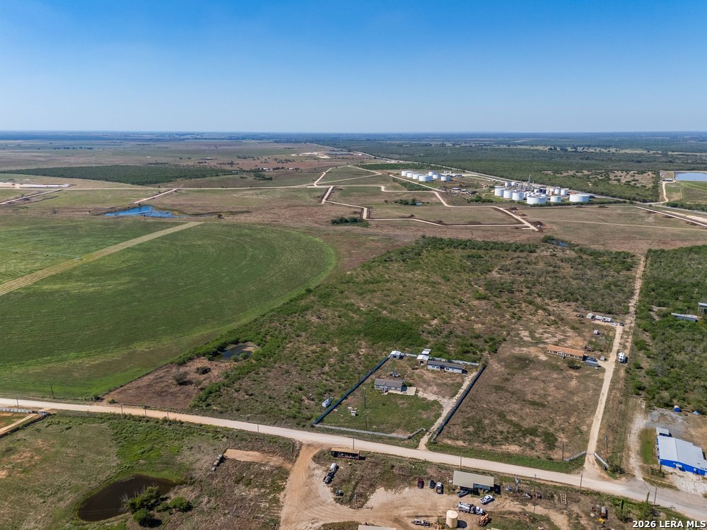 600 County Road 483, Nixon, TX 78140