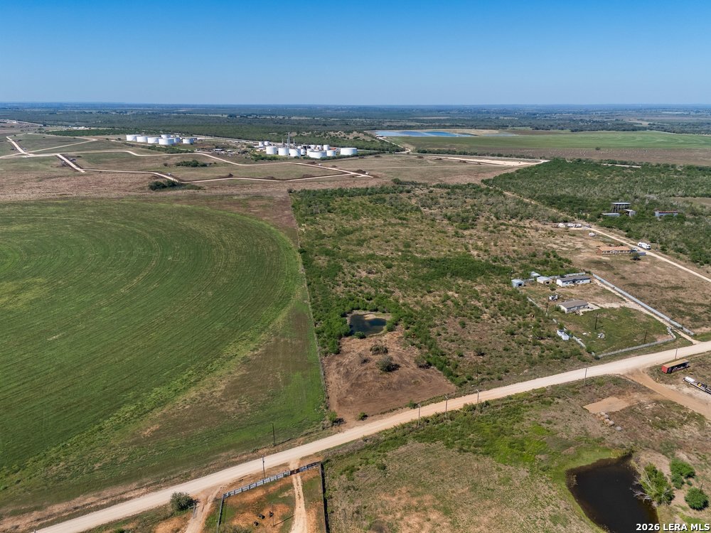 600 County Road 483, Nixon, TX 78140