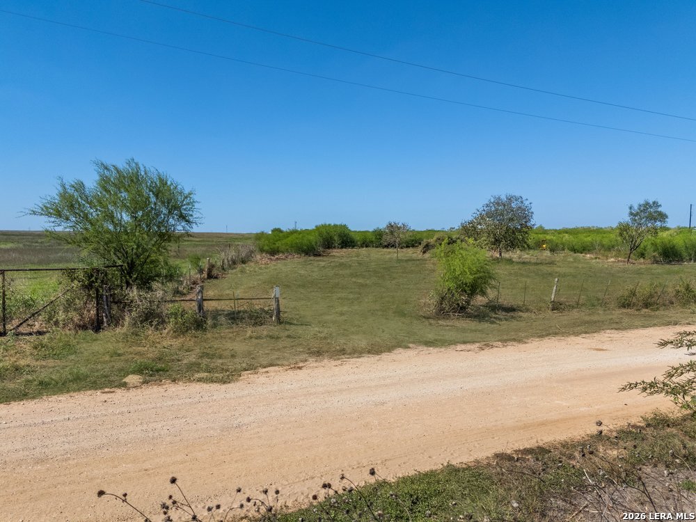 600 County Road 483, Nixon, TX 78140