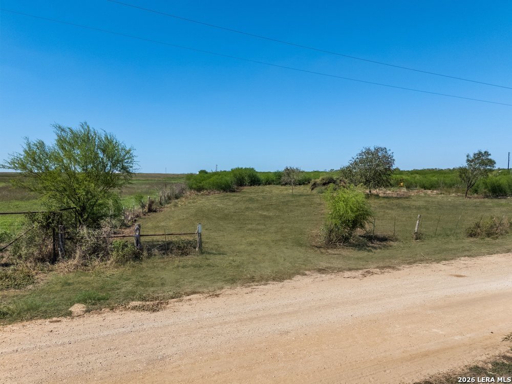 600 County Road 483, Nixon, TX 78140