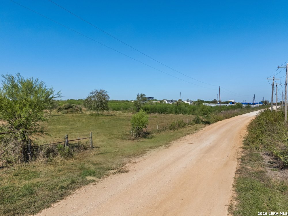 600 County Road 483, Nixon, TX 78140