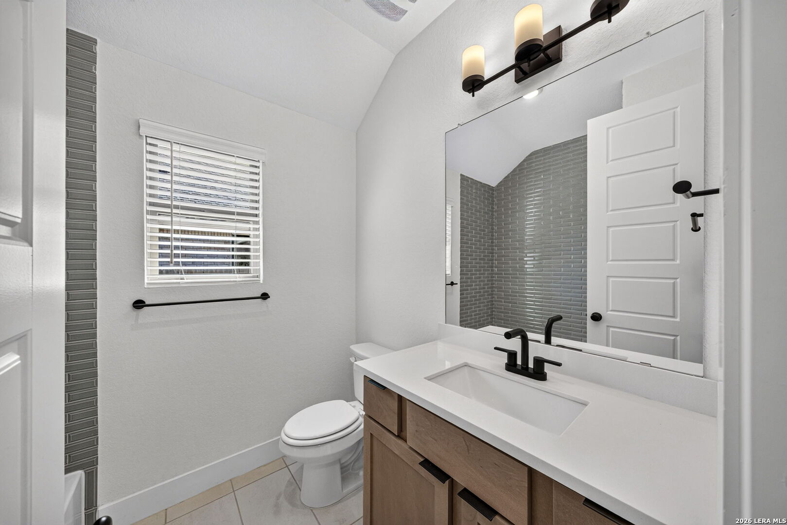 125 ANNETTE DR, Castroville, TX 78009