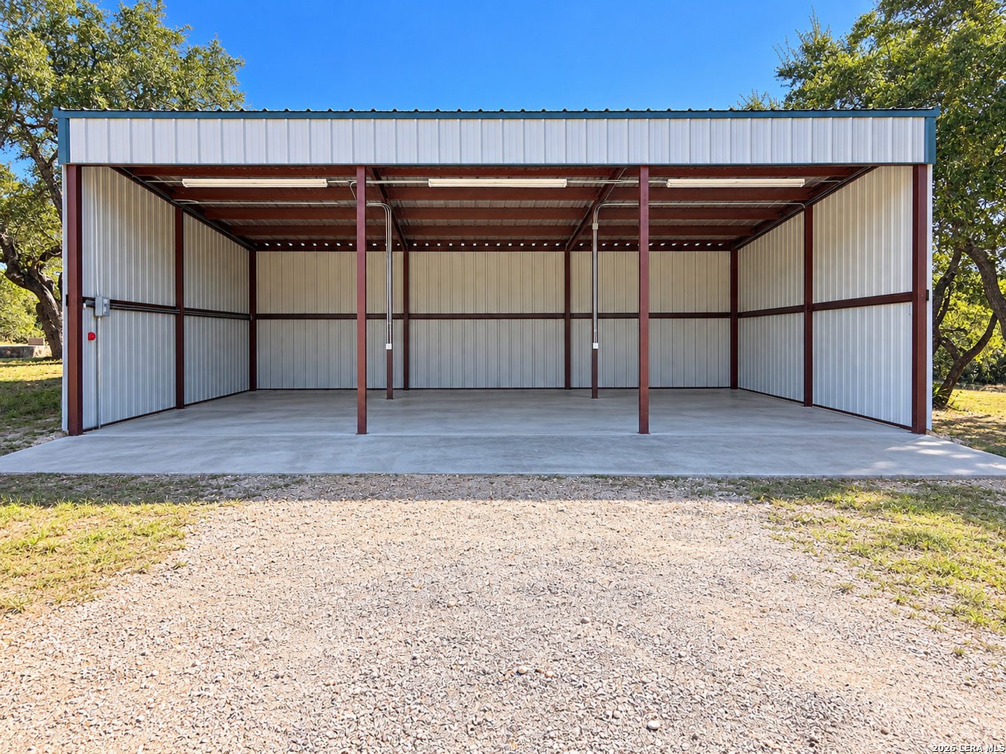 101 Diamond J Rd S, Pipe Creek, TX 78063