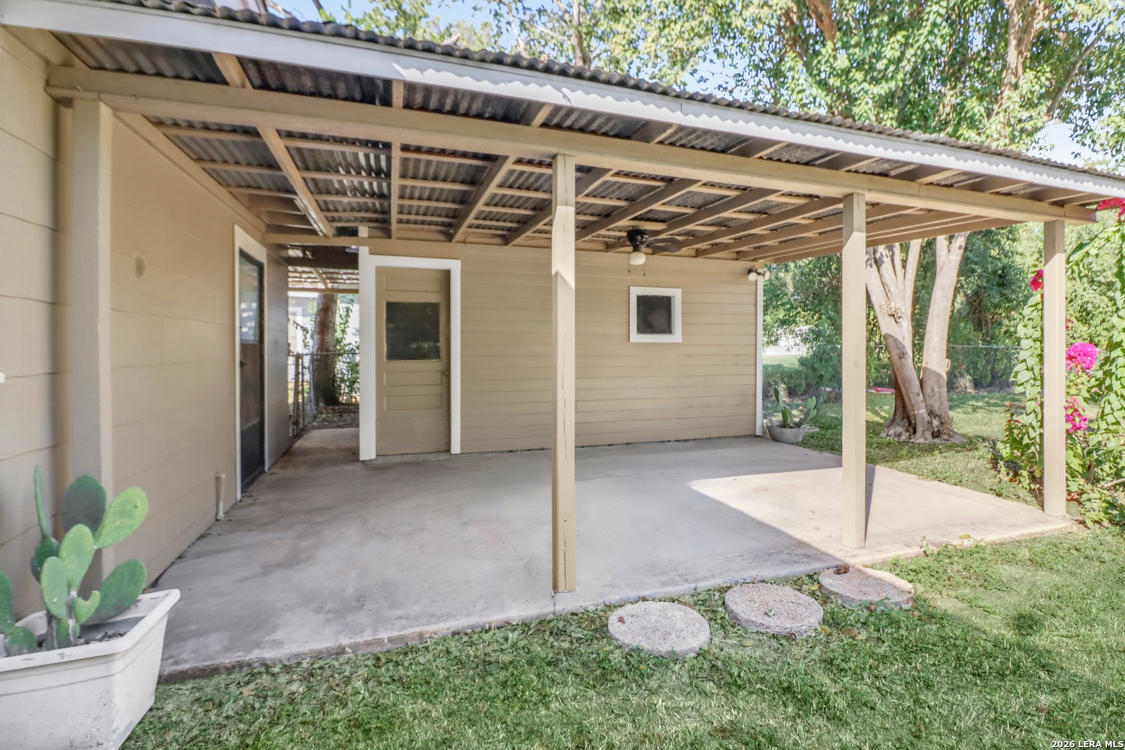 433 Wallace, Seguin, TX 78155