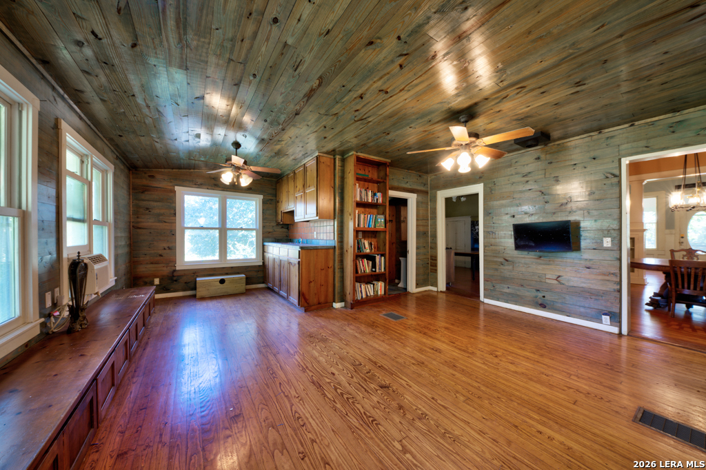 1958 GRUENE RD, New Braunfels, TX 78130