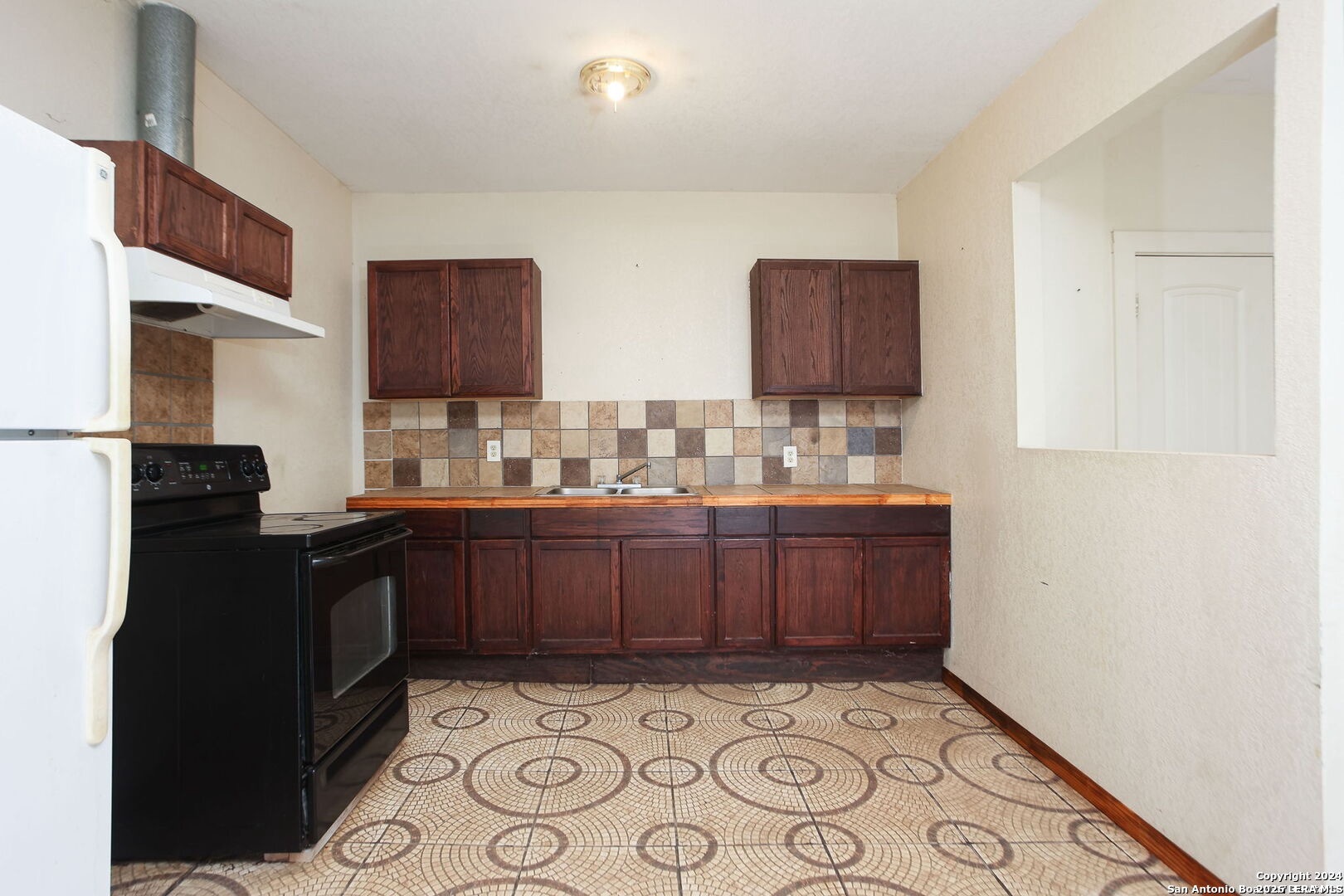 620 County Road 6846, Lytle, TX 78052