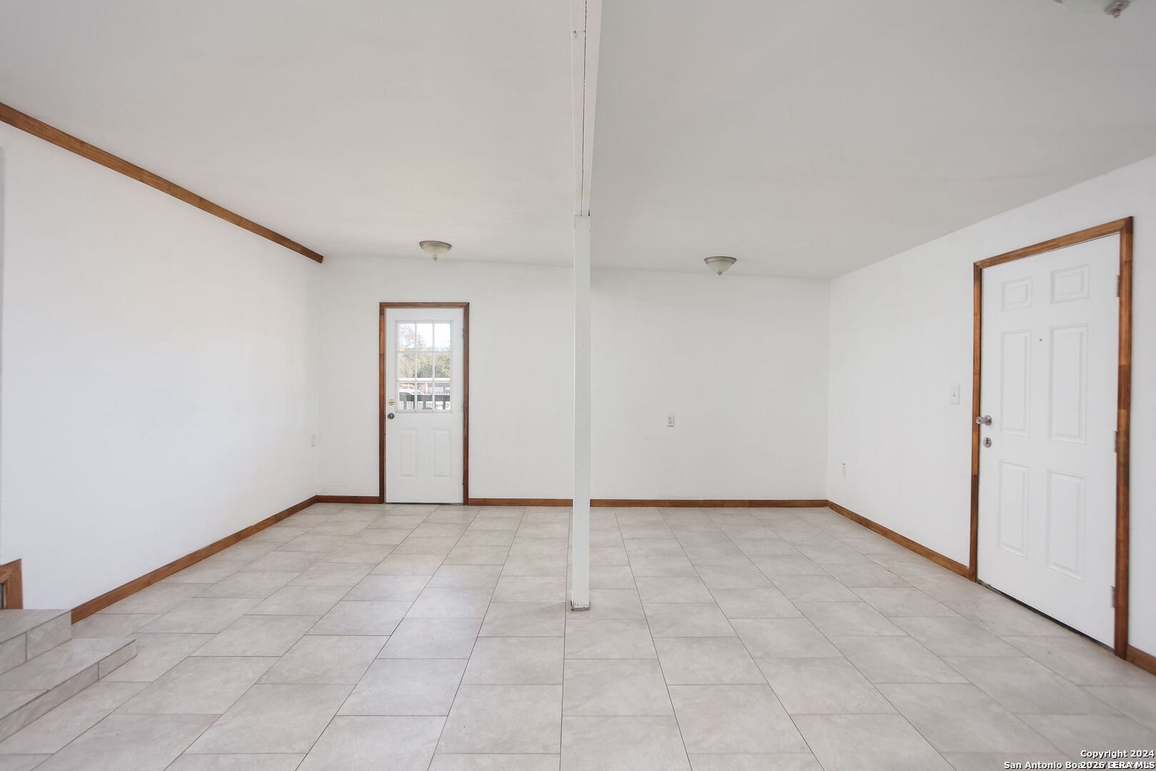 620 County Road 6846, Lytle, TX 78052