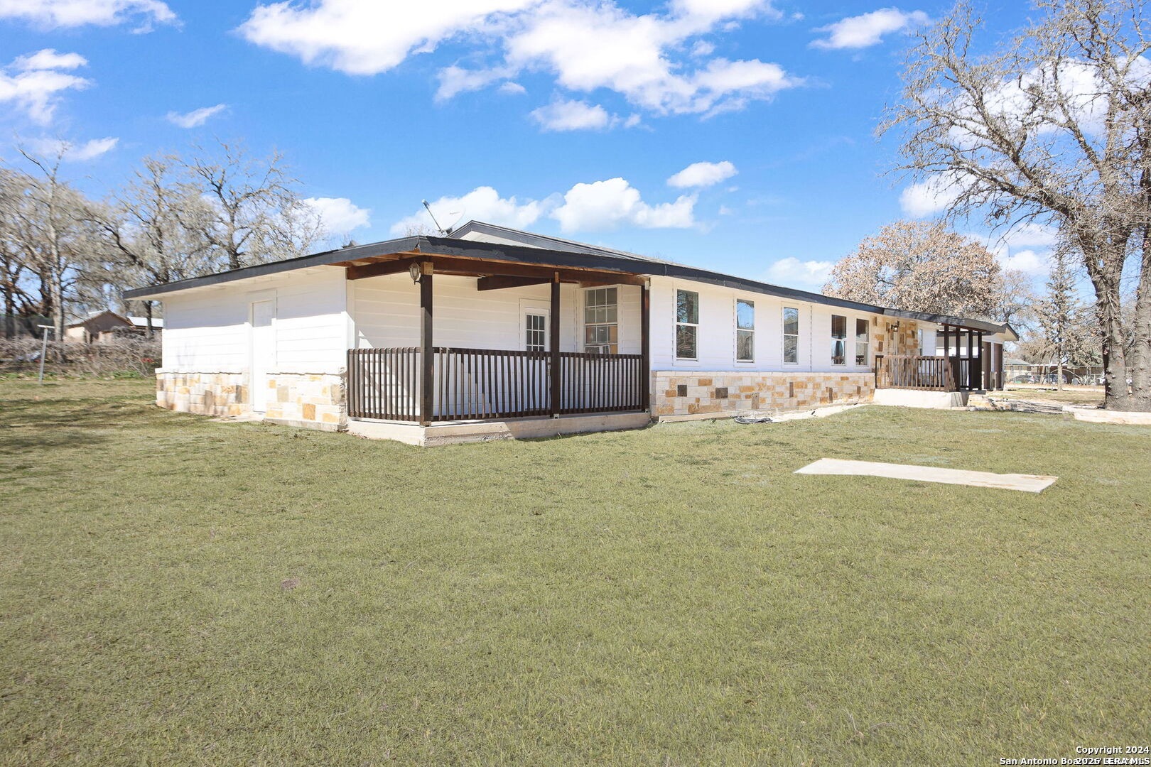 620 County Road 6846, Lytle, TX 78052
