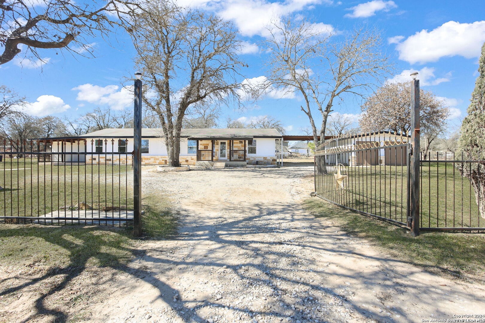 620 County Road 6846, Lytle, TX 78052
