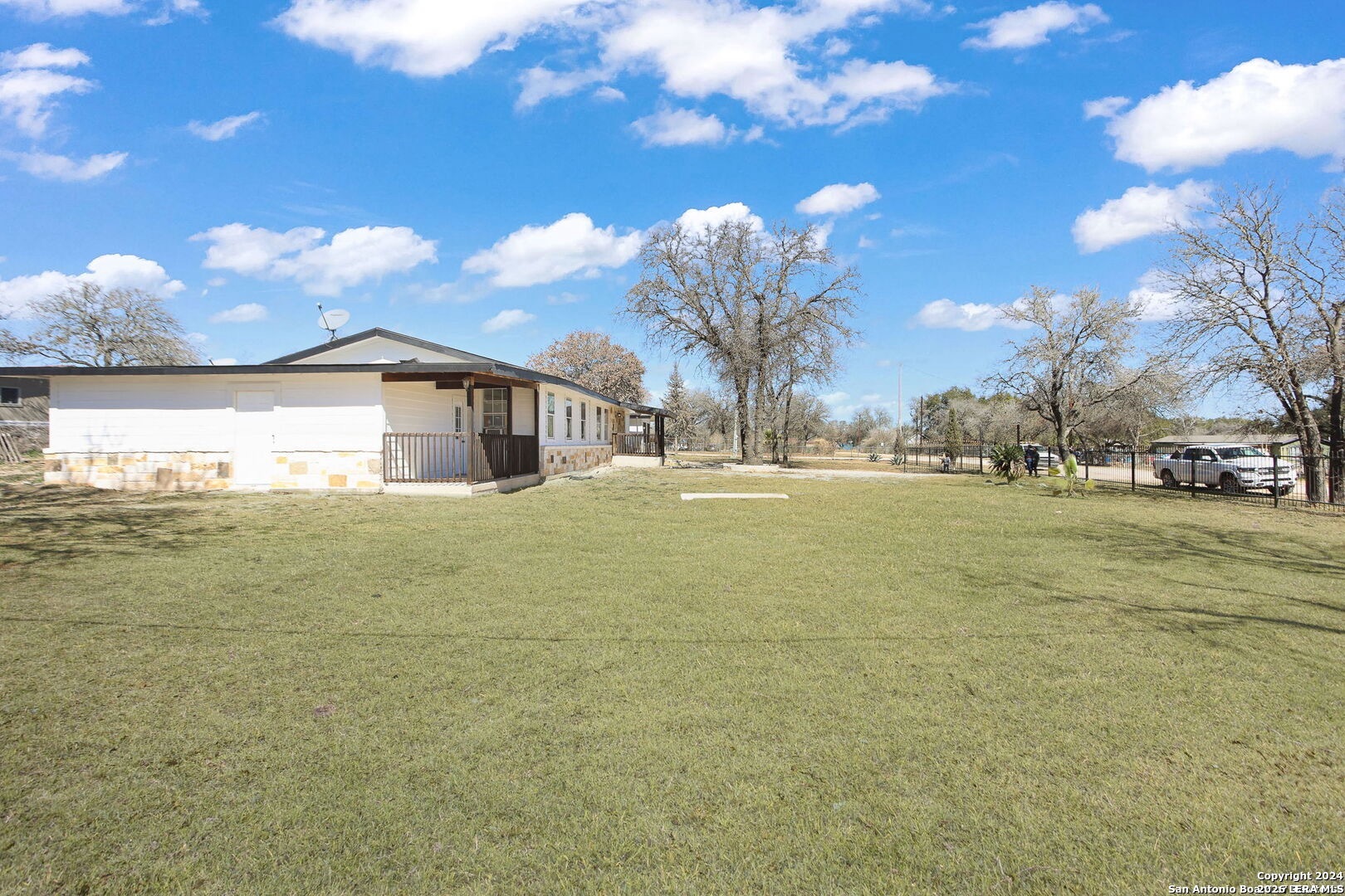 620 County Road 6846, Lytle, TX 78052