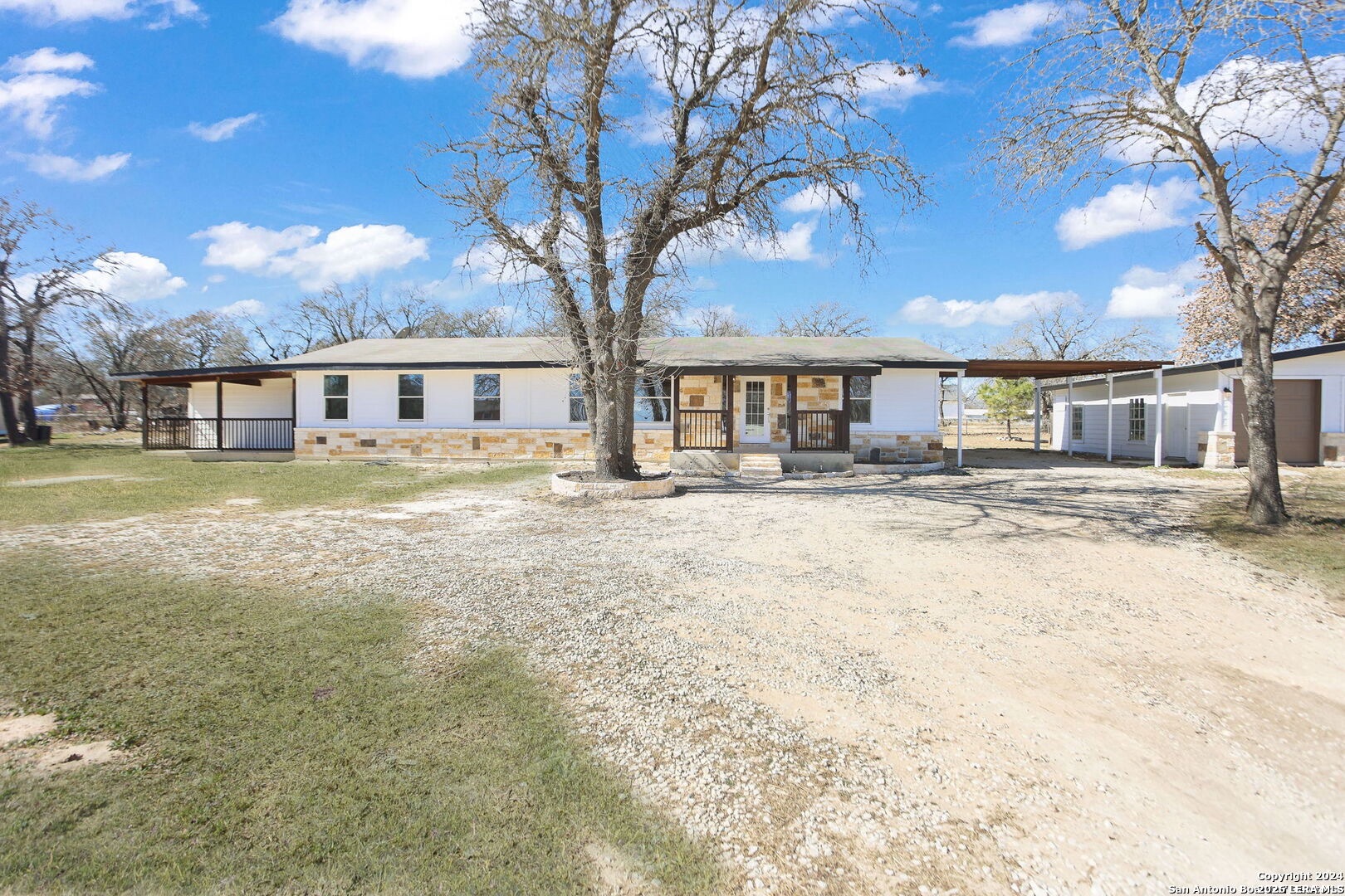 620 County Road 6846, Lytle, TX 78052
