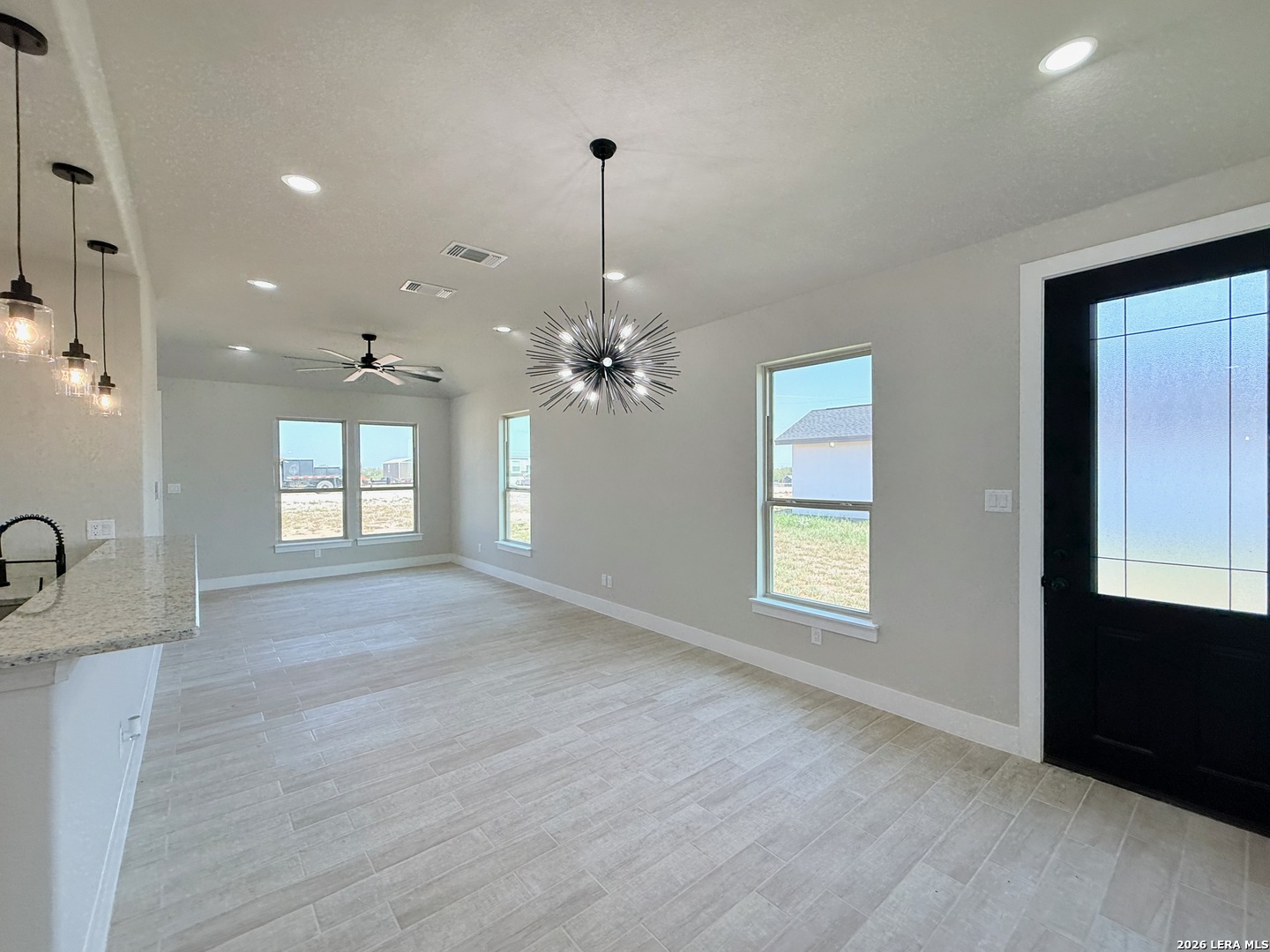 121 Camino Verde Ct, La Vernia, TX 78121