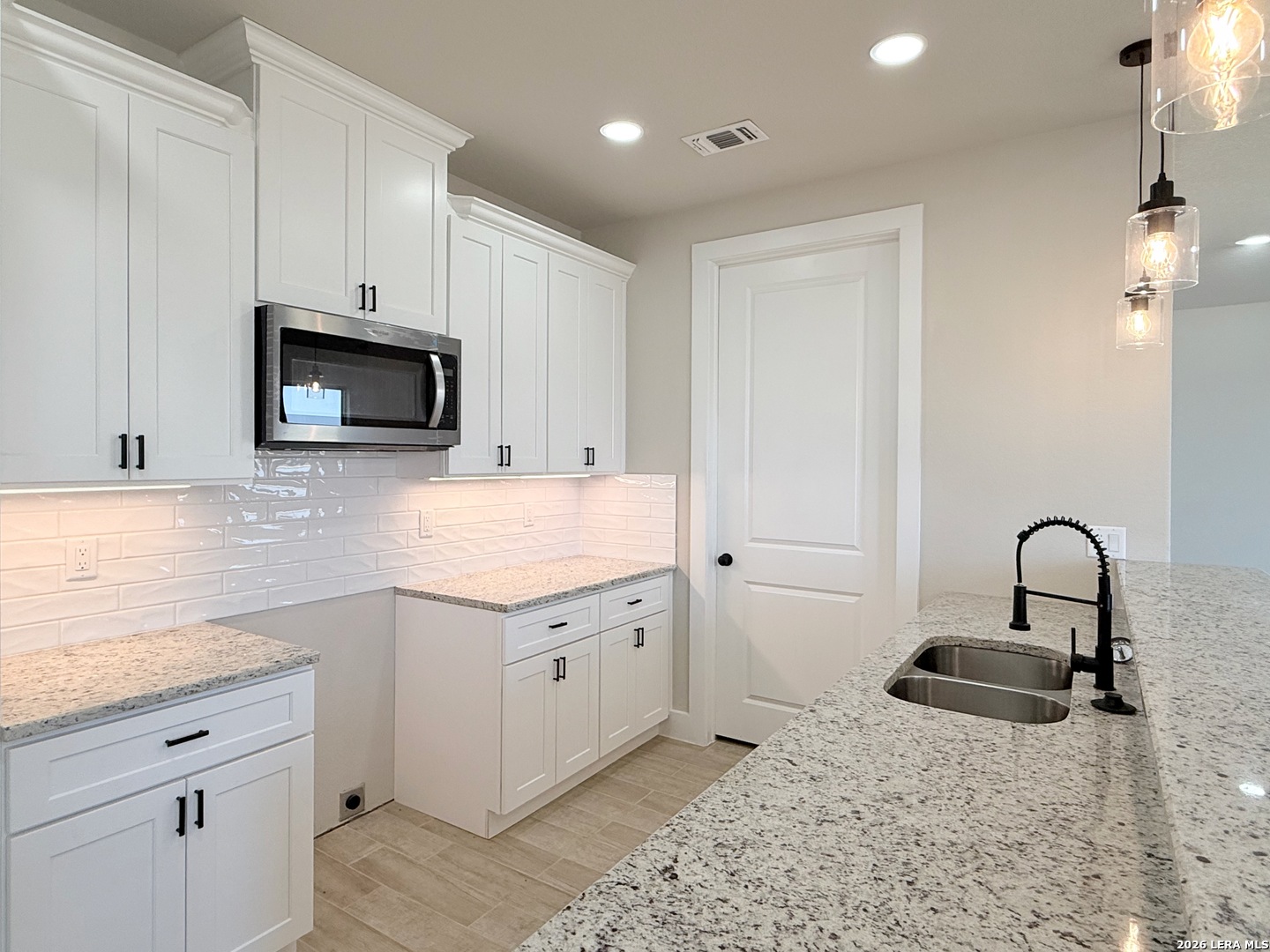 121 Camino Verde Ct, La Vernia, TX 78121