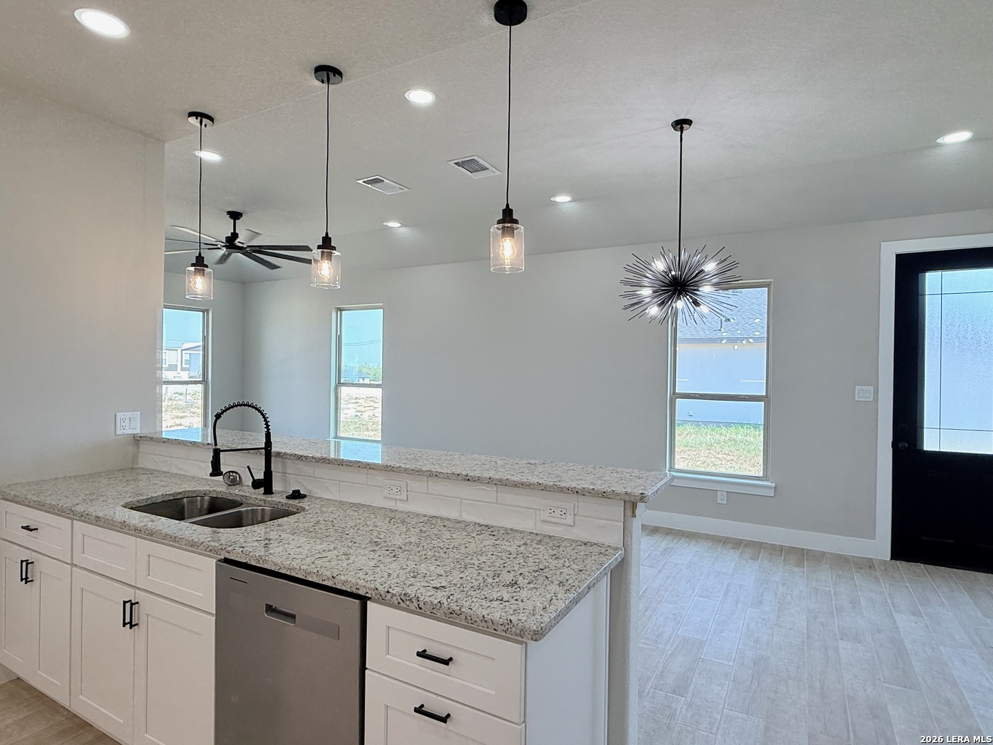 121 Camino Verde Ct, La Vernia, TX 78121