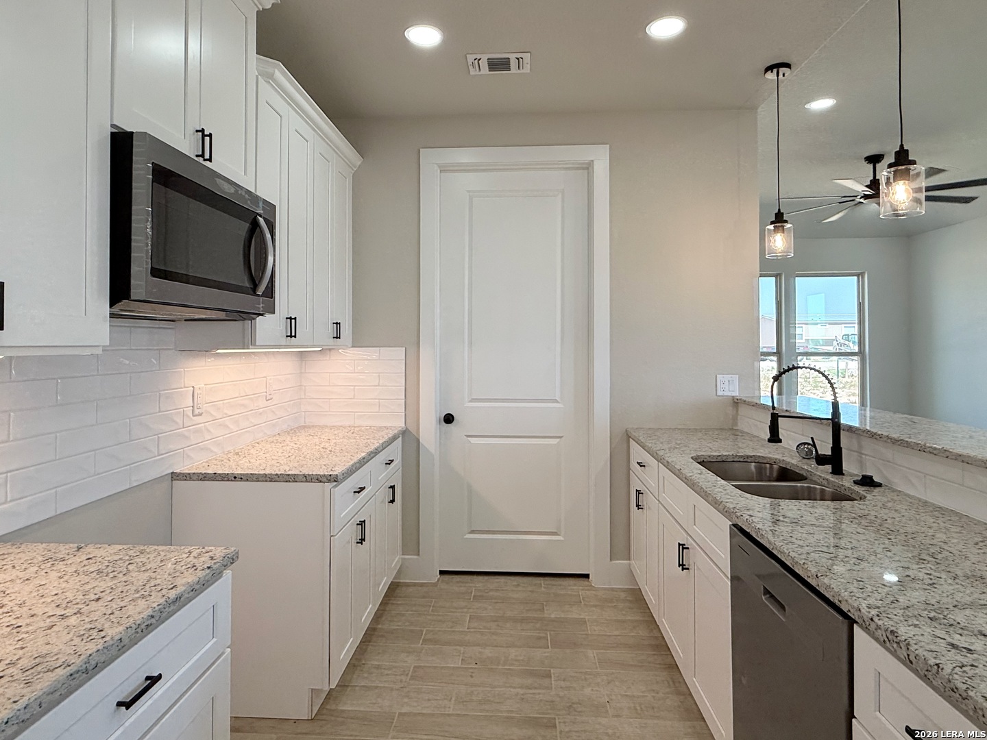 121 Camino Verde Ct, La Vernia, TX 78121