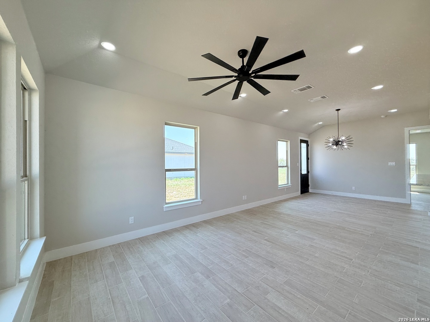 121 Camino Verde Ct, La Vernia, TX 78121