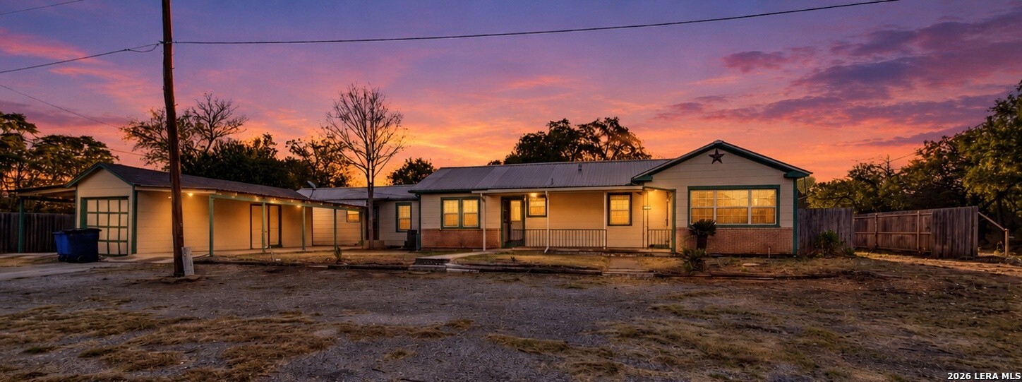 504 N WALNUT ST, Pearsall, TX 78061