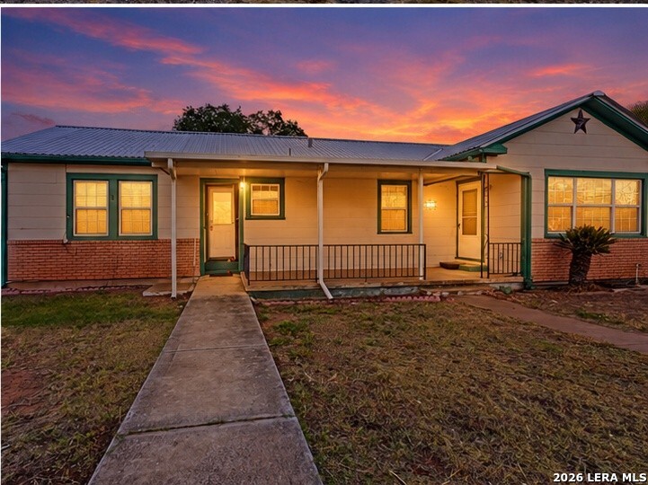 504 N WALNUT ST, Pearsall, TX 78061